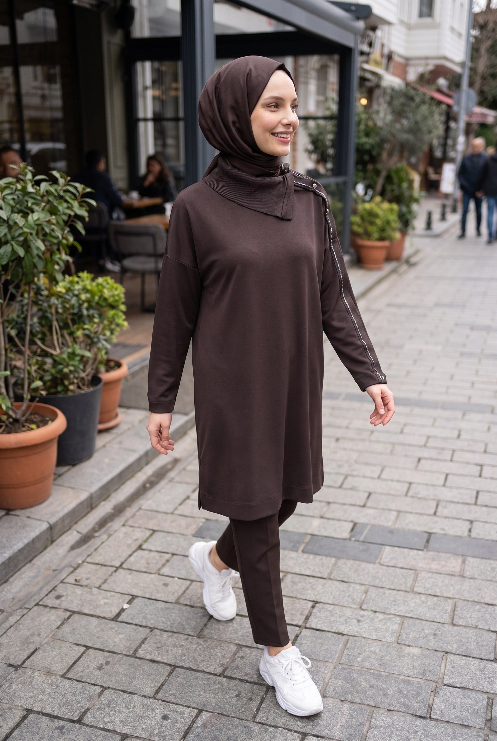 Avenna Asimetrik Yaka Oversize Tunik Kahve 26KA411