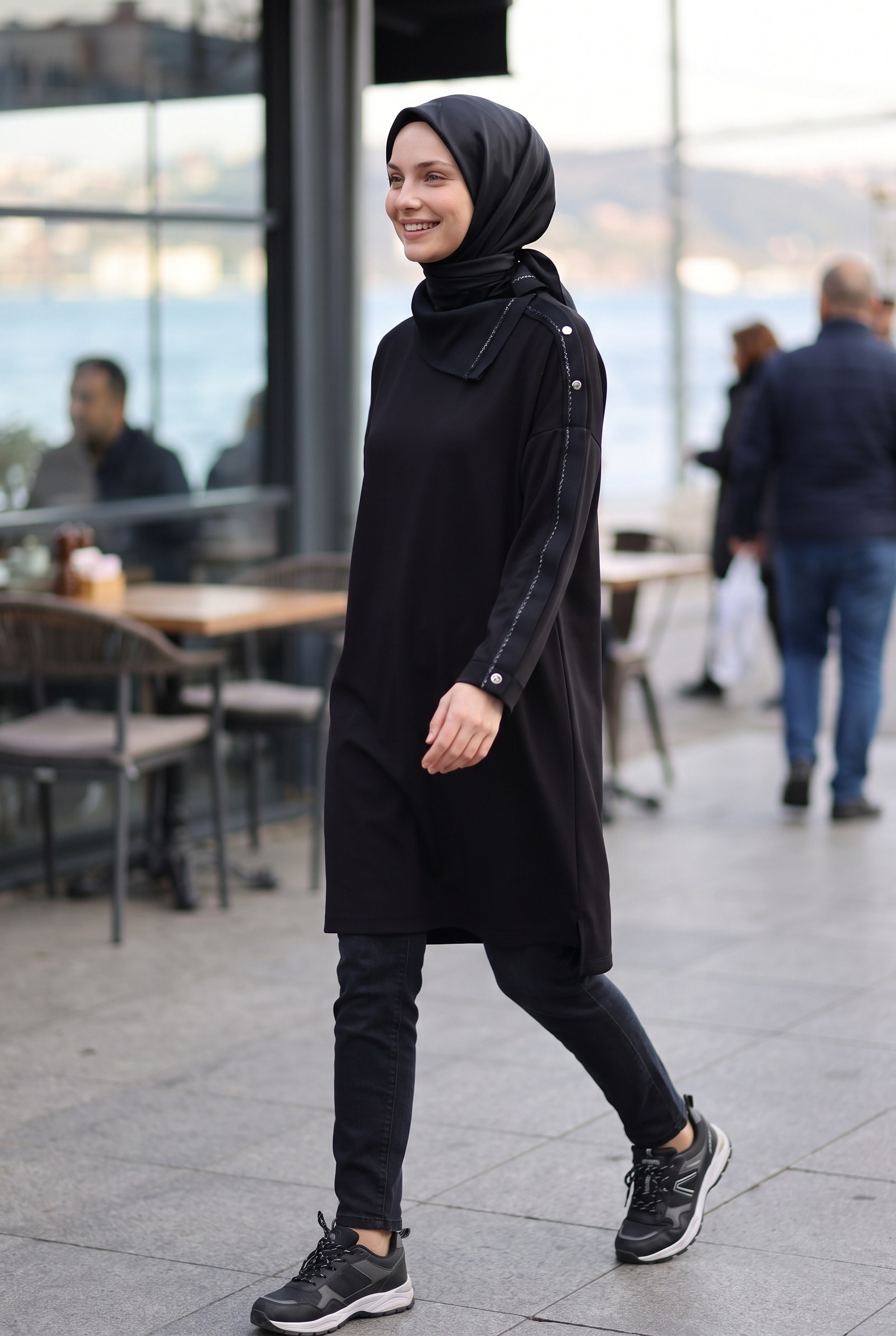 Avenna Asimetrik Yaka Oversize Tunik Siyah 26KA411