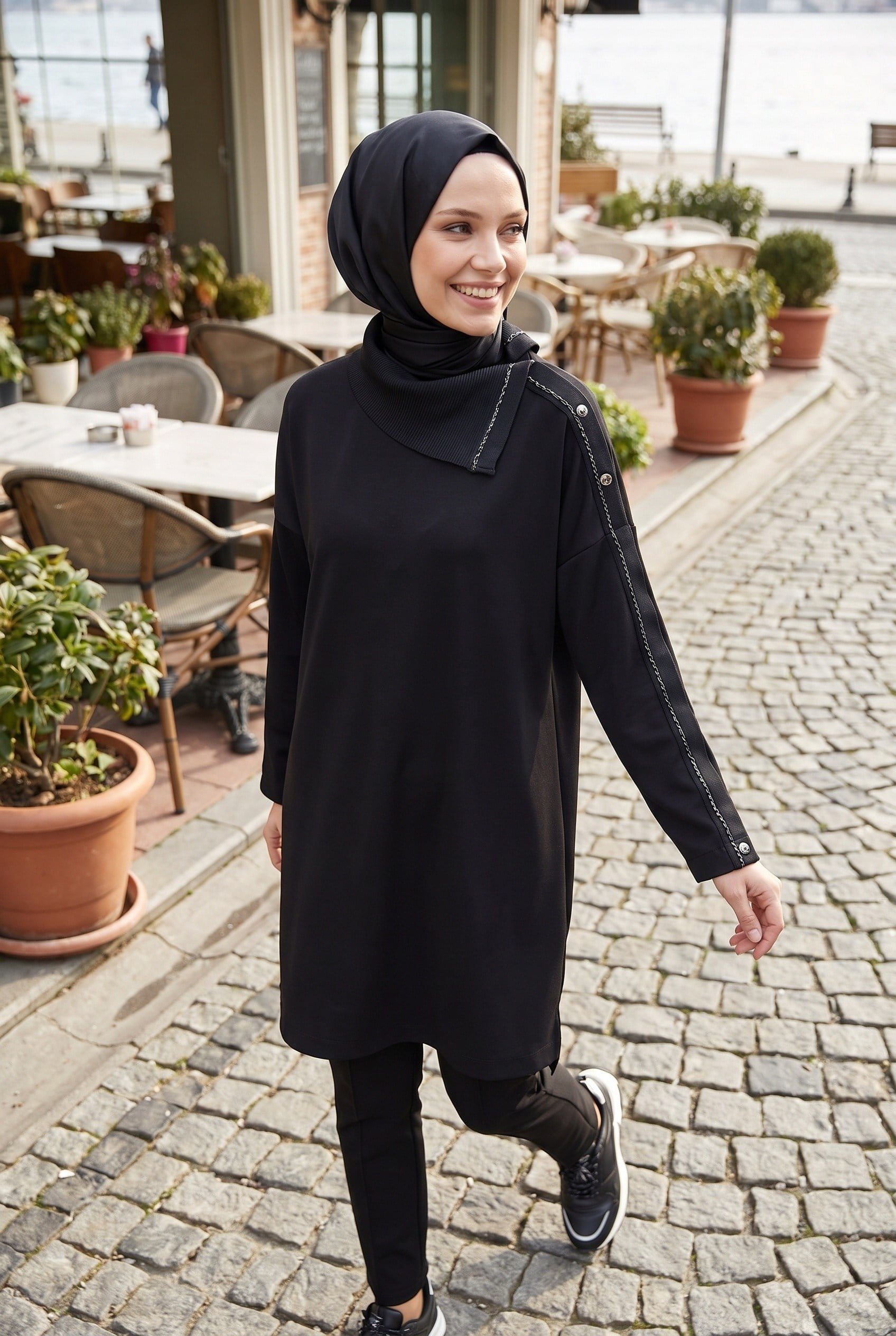 Avenna Asimetrik Yaka Oversize Tunik Siyah 26KA411