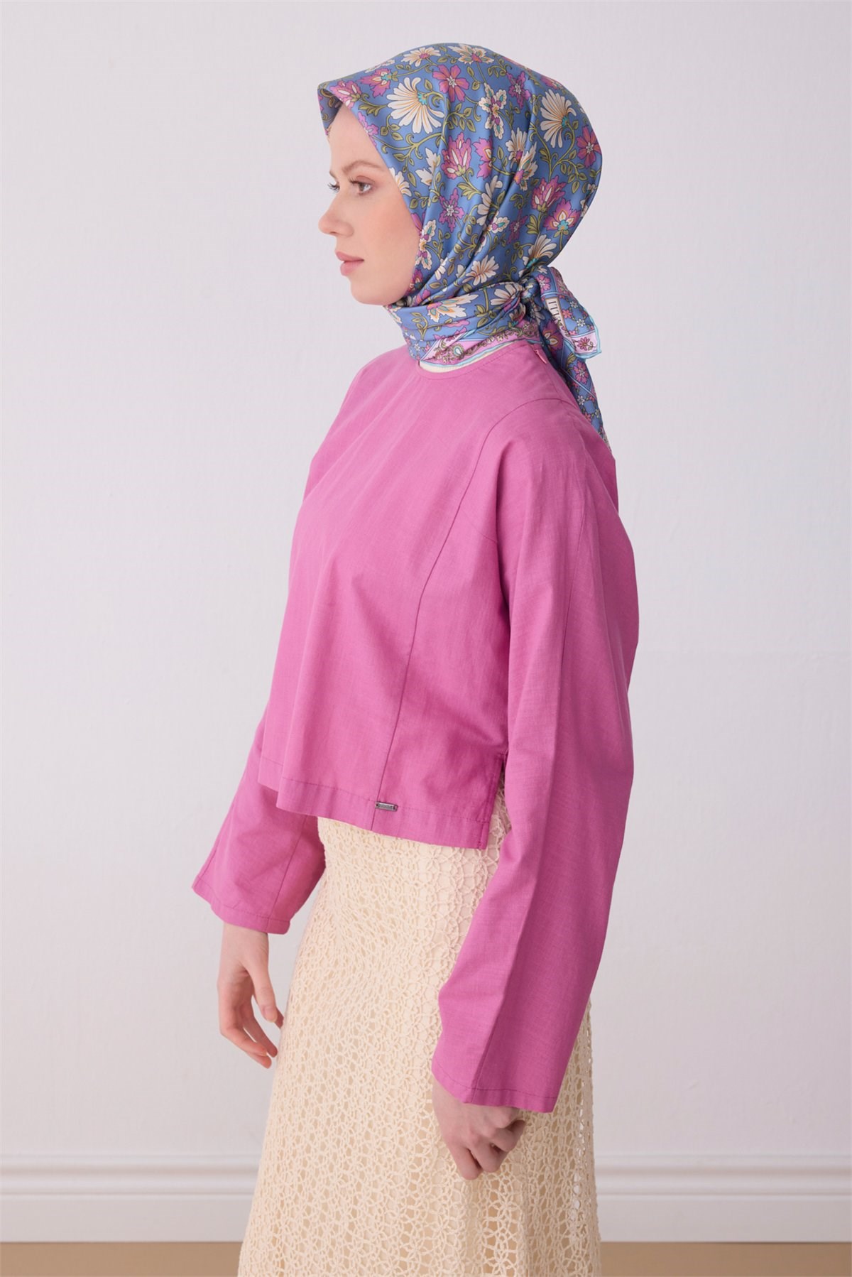 BELLİ Mavi Çok Renkli Etnik Desen %100 Twill İpek Eşarp 4314-32