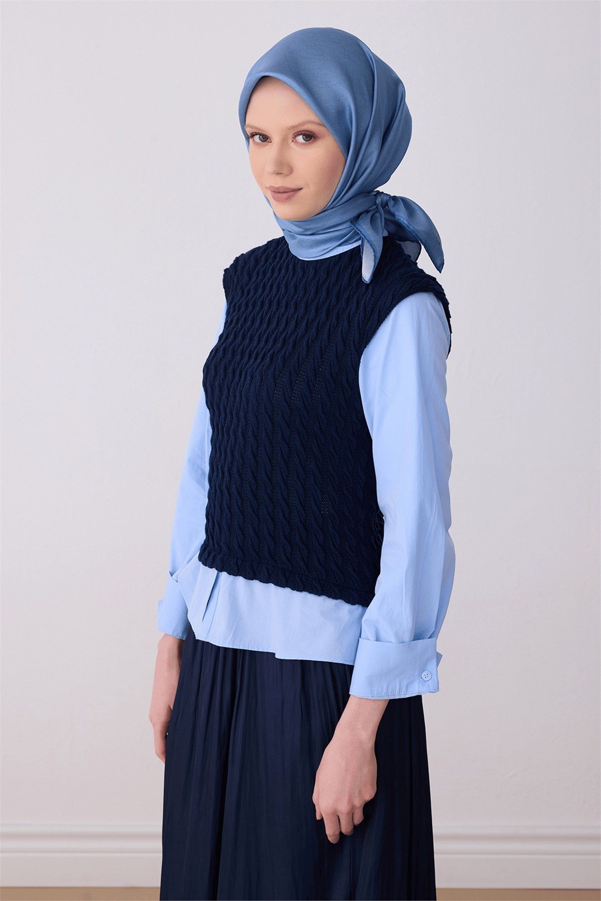 BELLİ Mavi Klasik Desen %100 Twill İpek Eşarp 4305-81