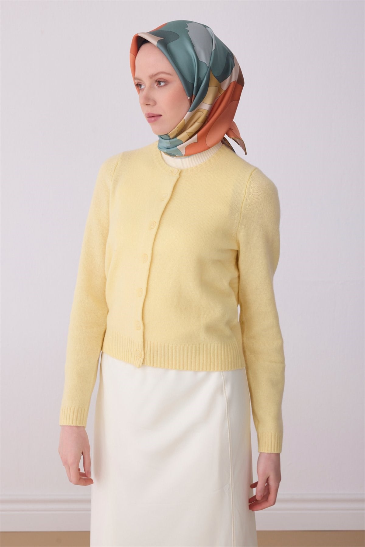 BELLİ Petrol Çok Renkli Çiçek Desen %100 Twill İpek Eşarp 4306-80