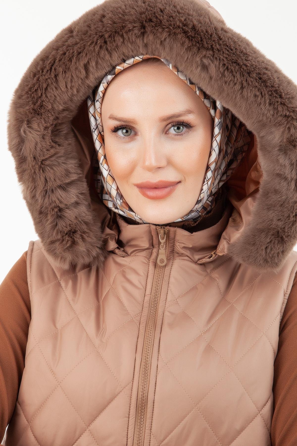 Armine Trend Kapitone Kapüşonlu Kışlık Yelek Camel 23KT544