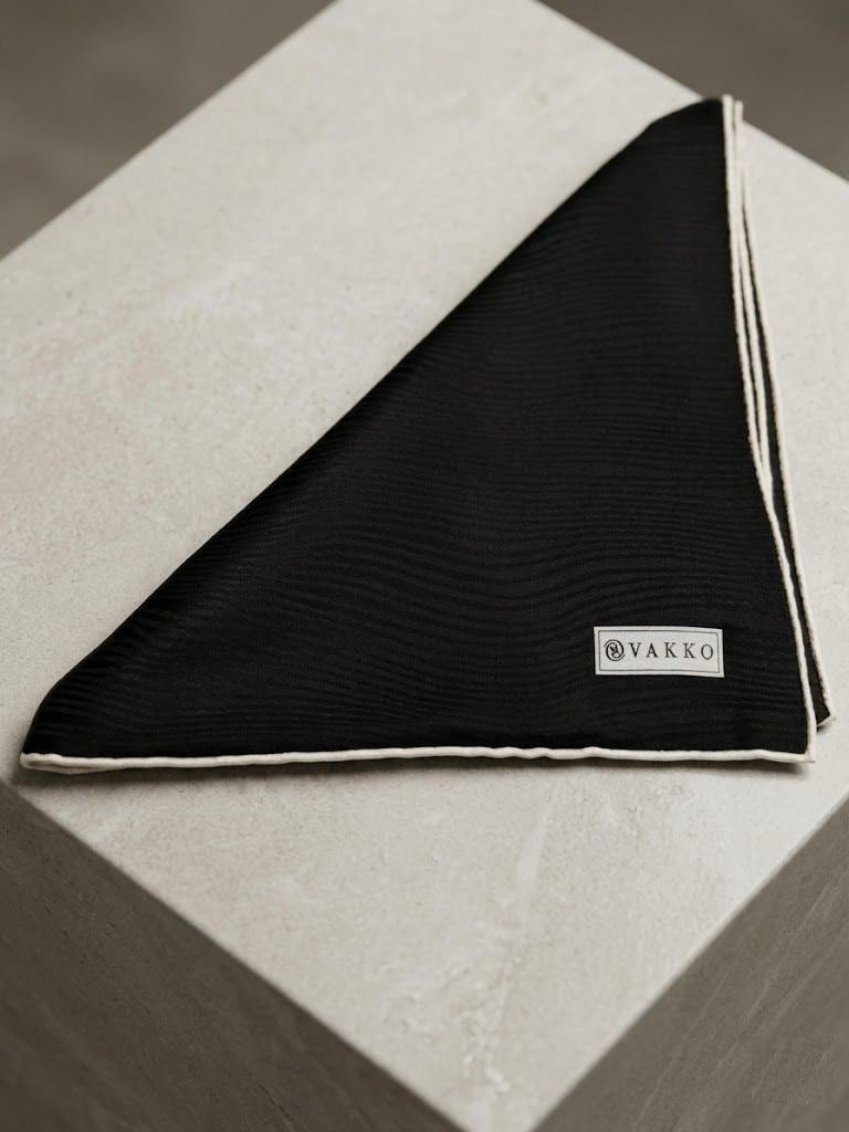 Vakko Dalgalı İpek Eşarp Siyah