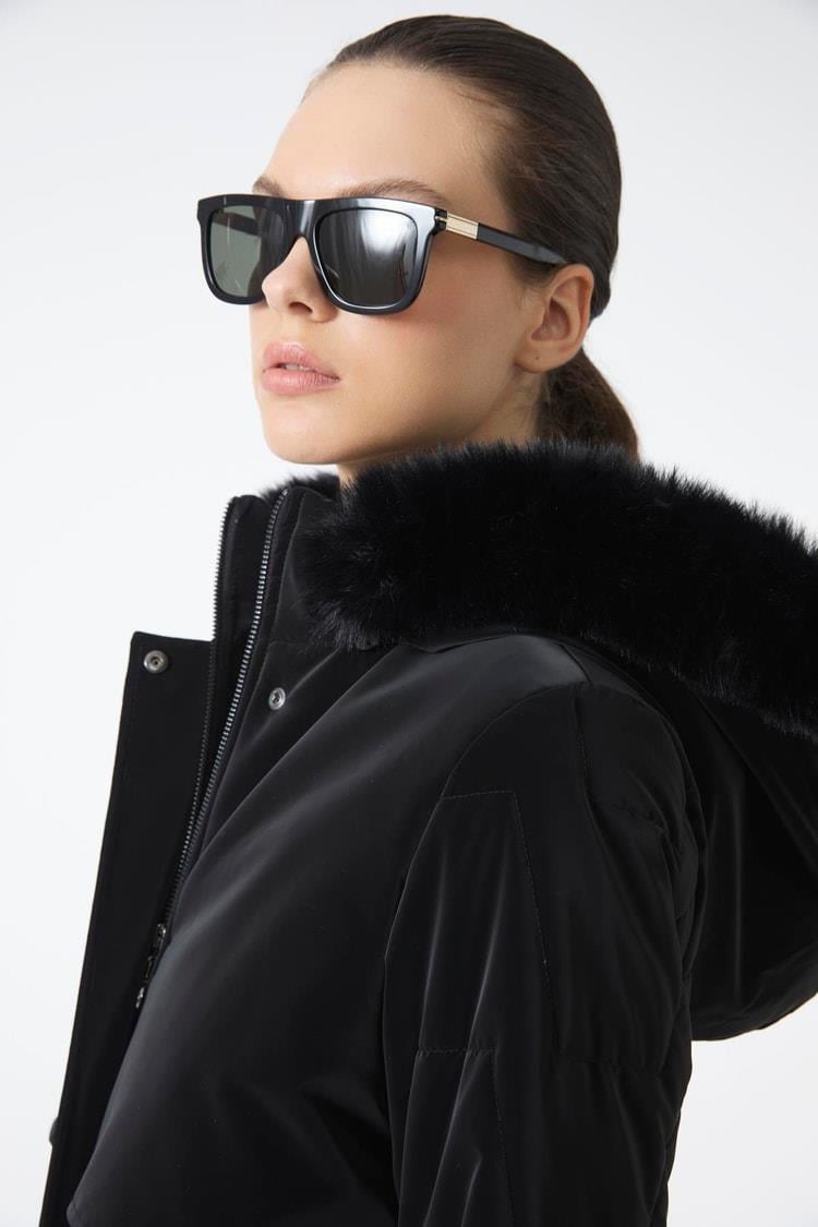 Zühre Kürk Kapüşonlu Cep Detaylı Siyah Mont 13685