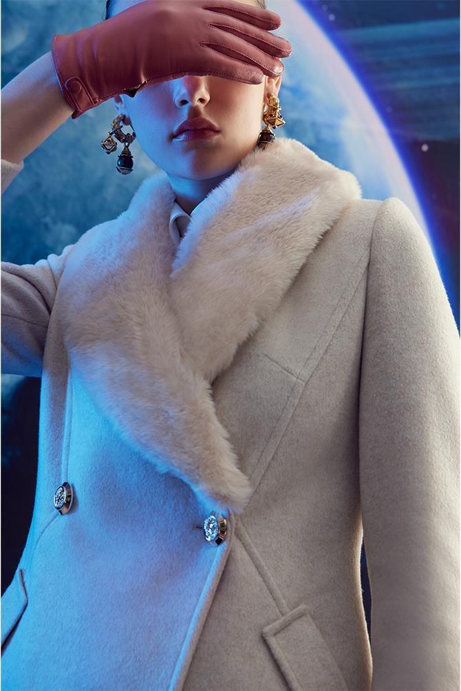 Zühre Kürk Yaka Cep Detaylı Kaşe Bej Kaban 13092