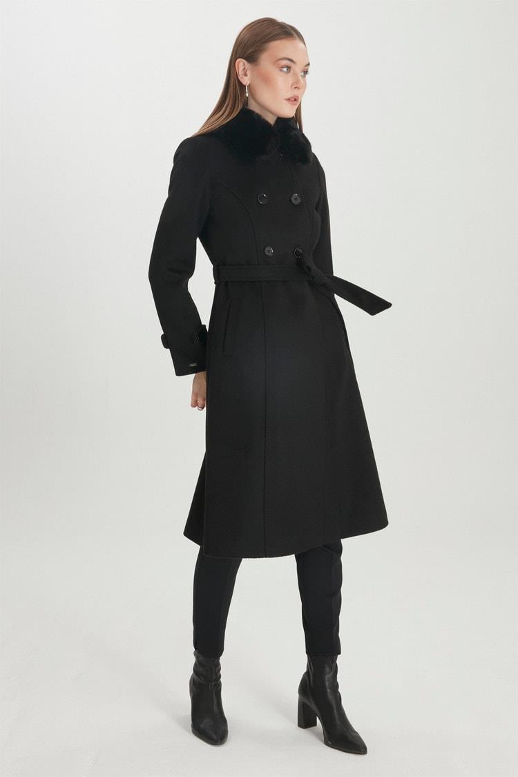 Zühre Yaka Kürk Detaylı Siyah Kaşe Kaban 13112