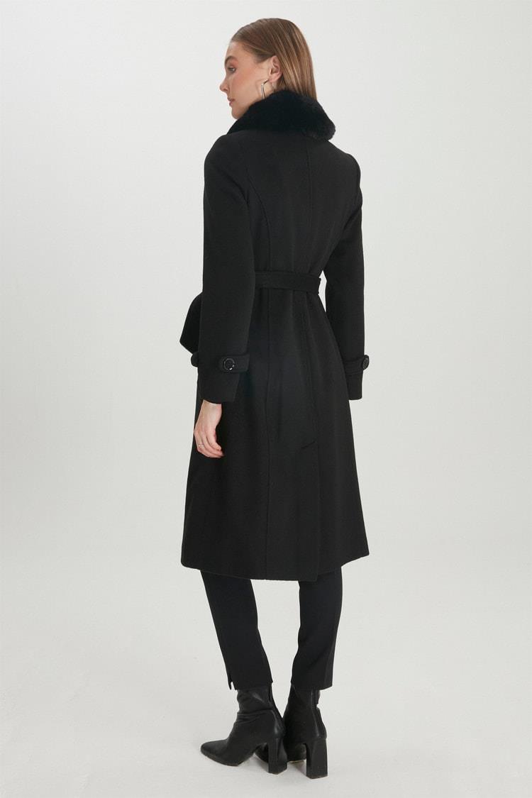 Zühre Yaka Kürk Detaylı Siyah Kaşe Kaban 13112