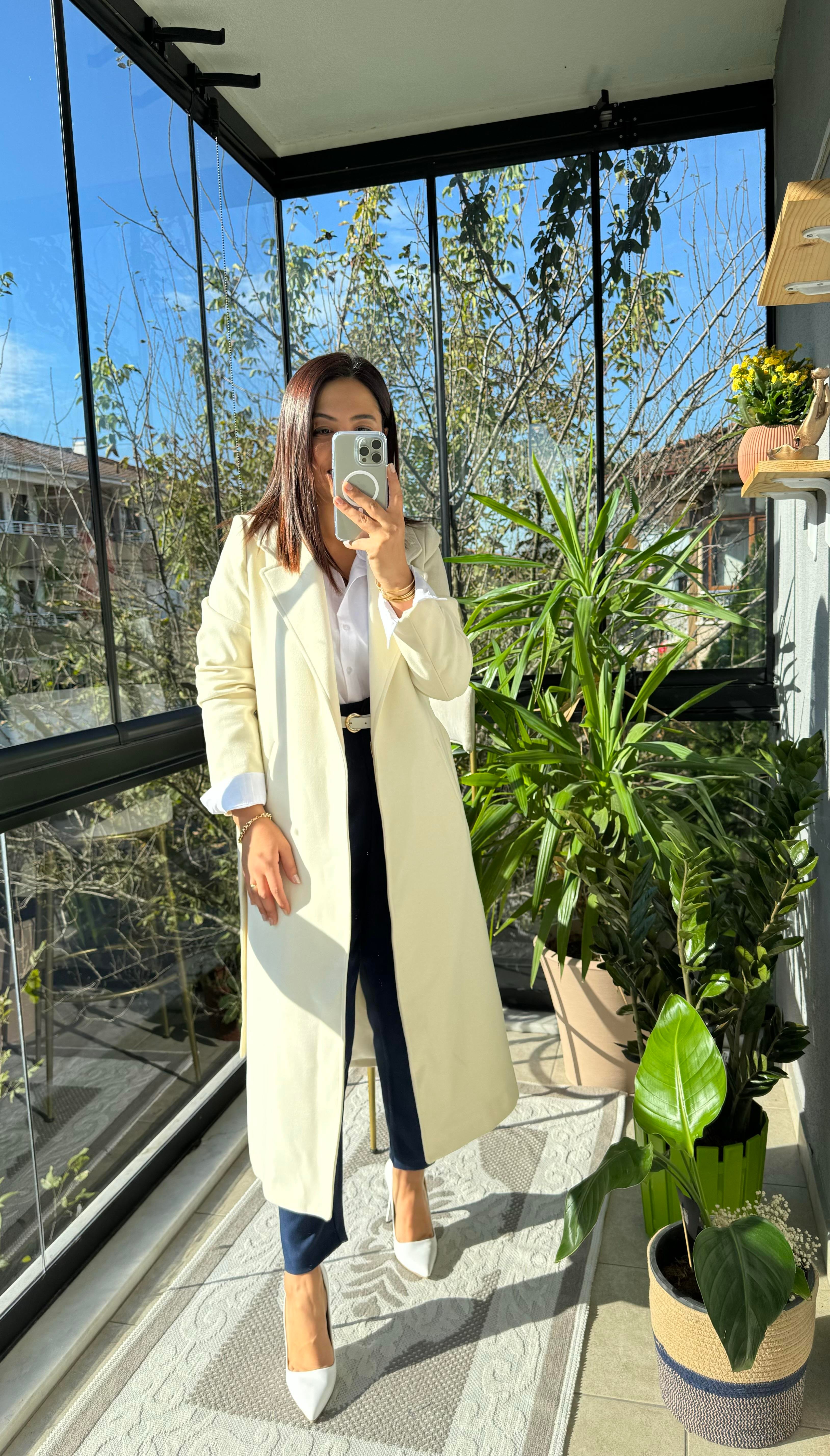  Bornoz Model İthal Kumaş Kaban Krem