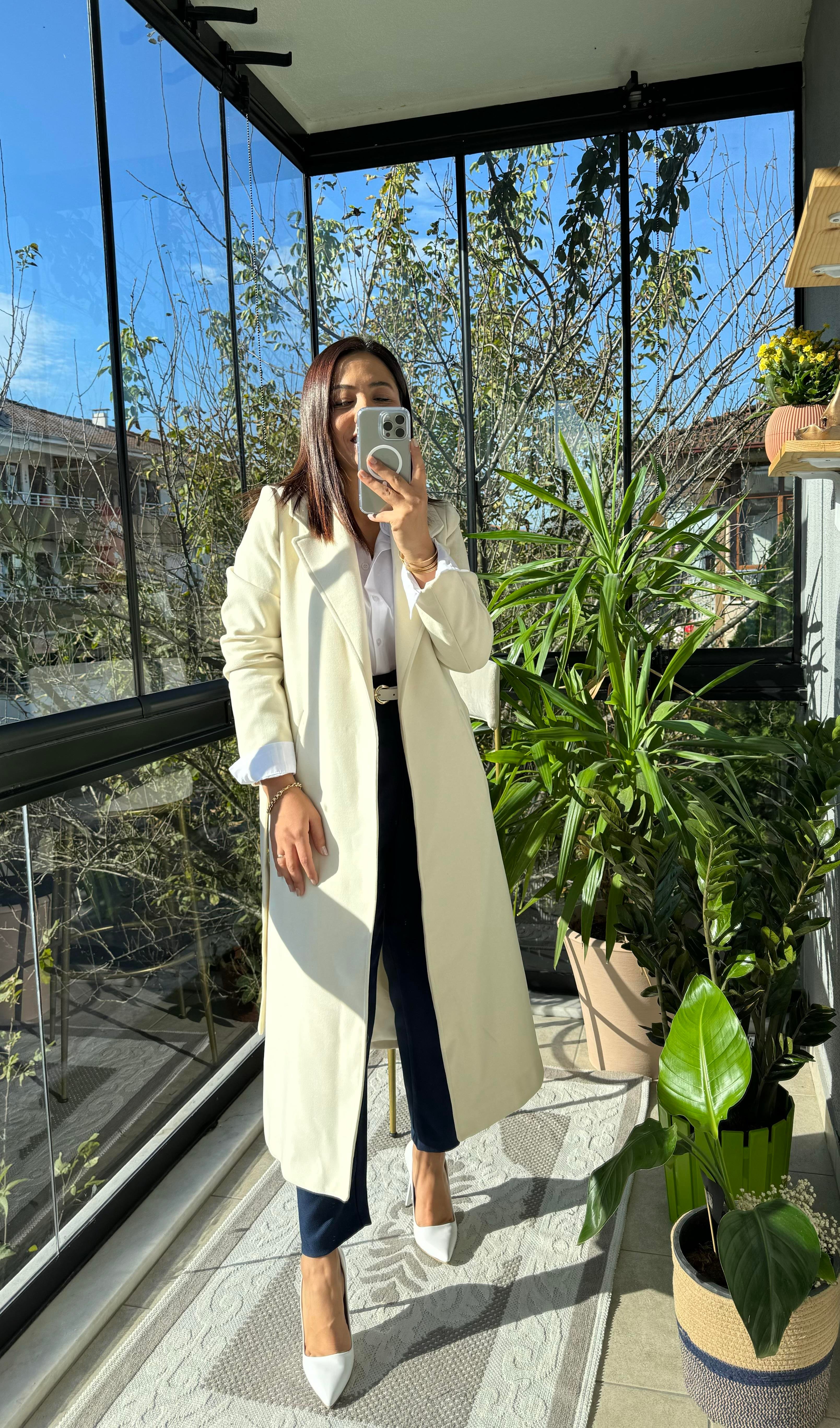  Bornoz Model İthal Kumaş Kaban Krem