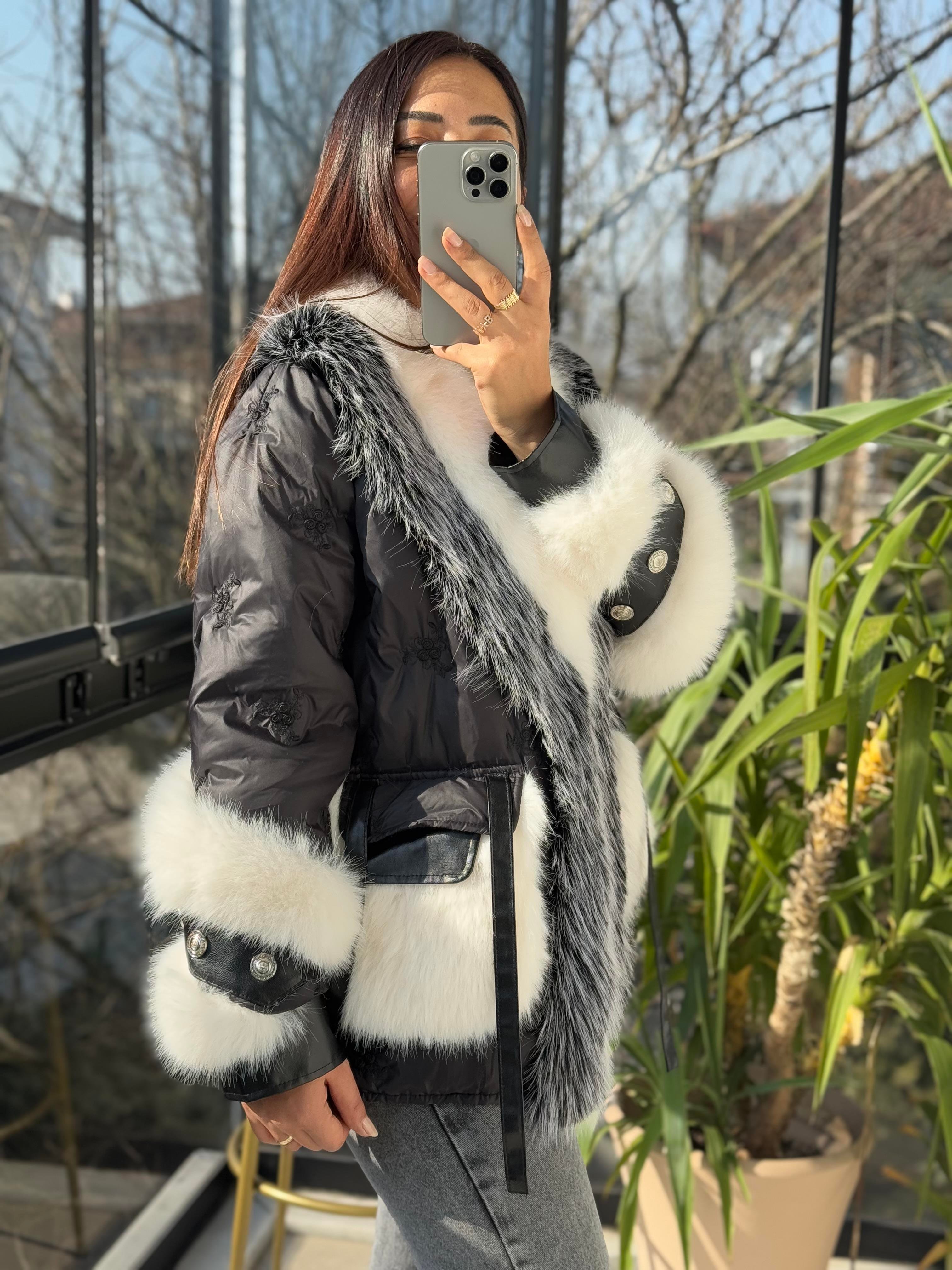  İthal Nakışlı Kürklü Şişme Mont Siyah