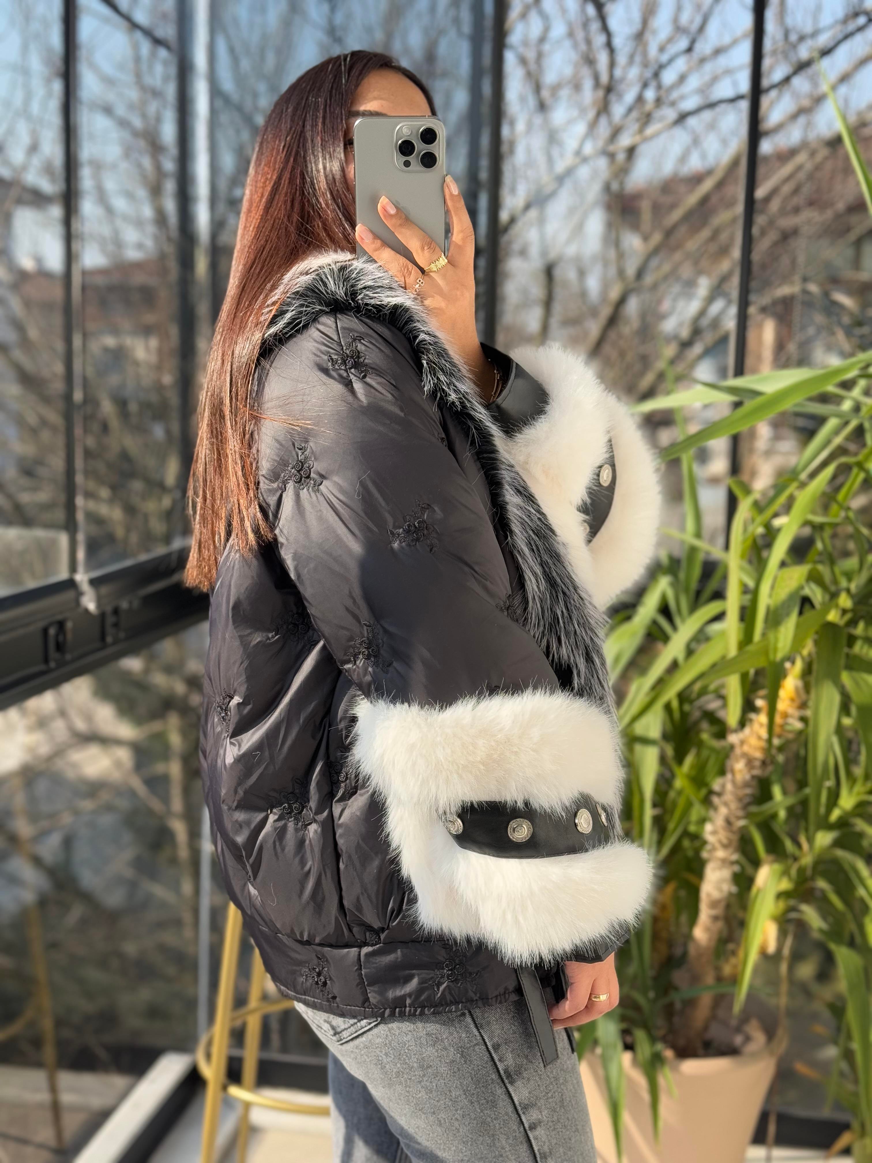  İthal Nakışlı Kürklü Şişme Mont Siyah