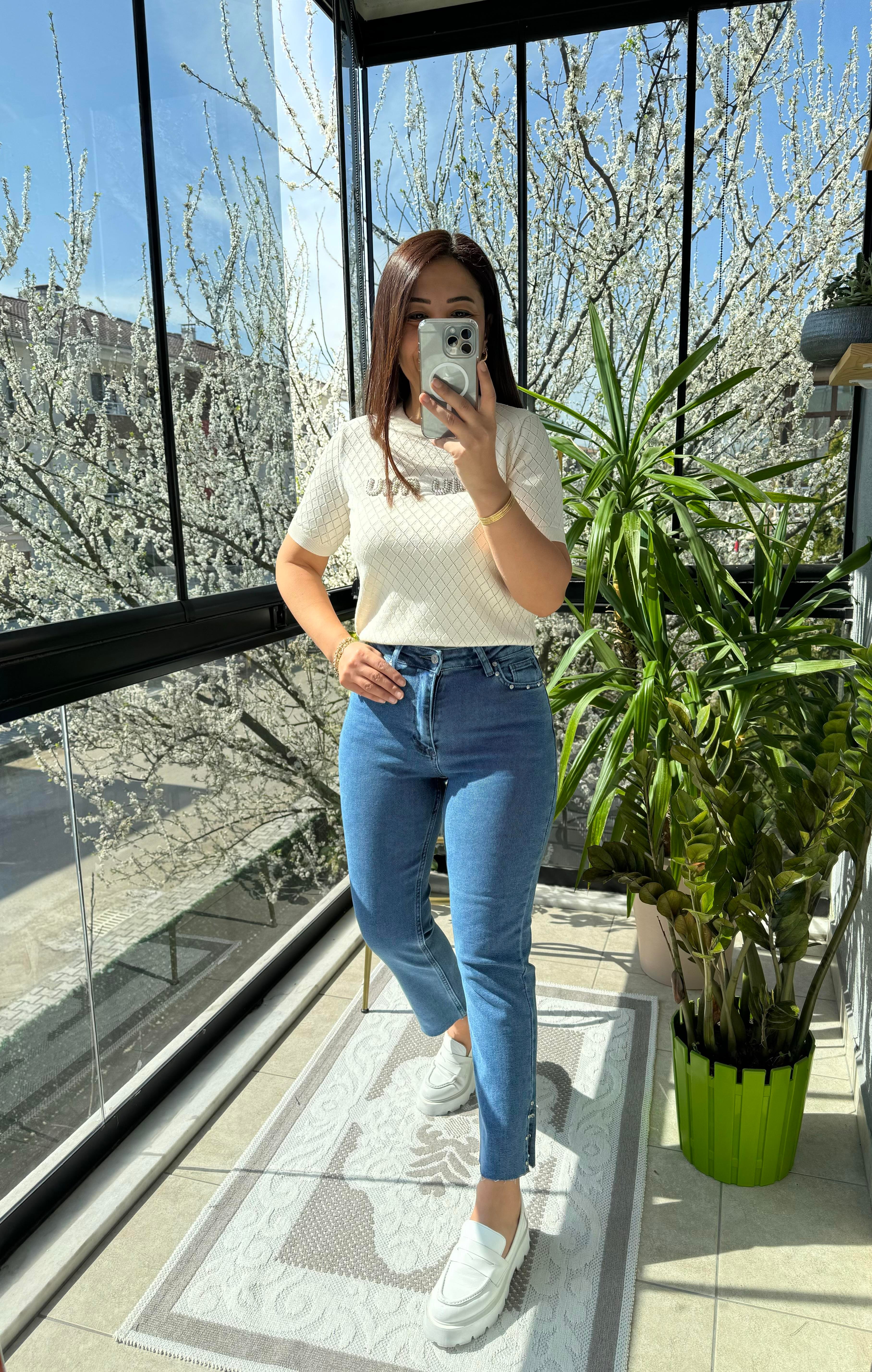  Yanı Yırtmaçlı Taşlı Kesik Paça Jean Mavi