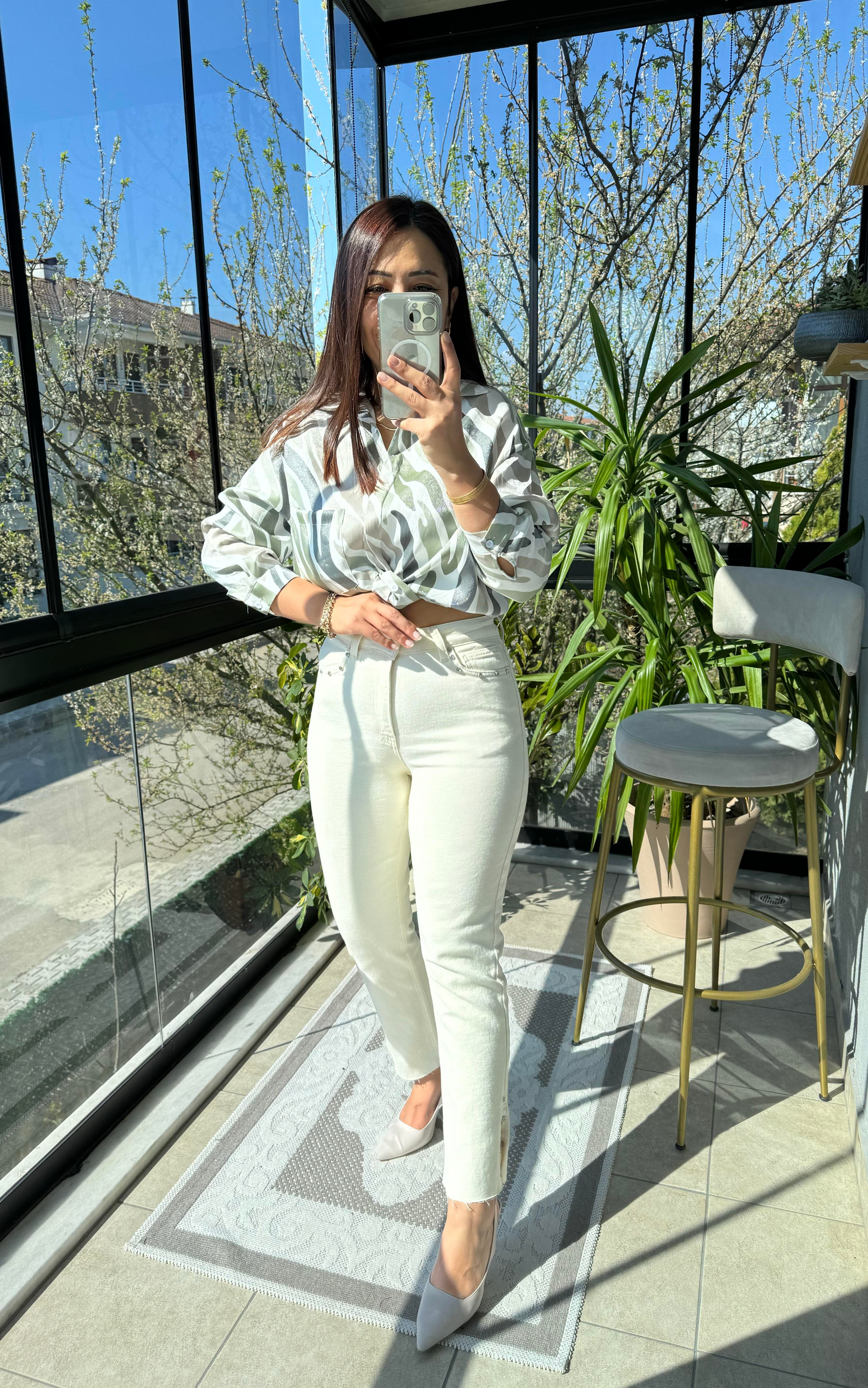  Yanı Yırtmaçlı Taşlı Kesik Paça Jean Krem