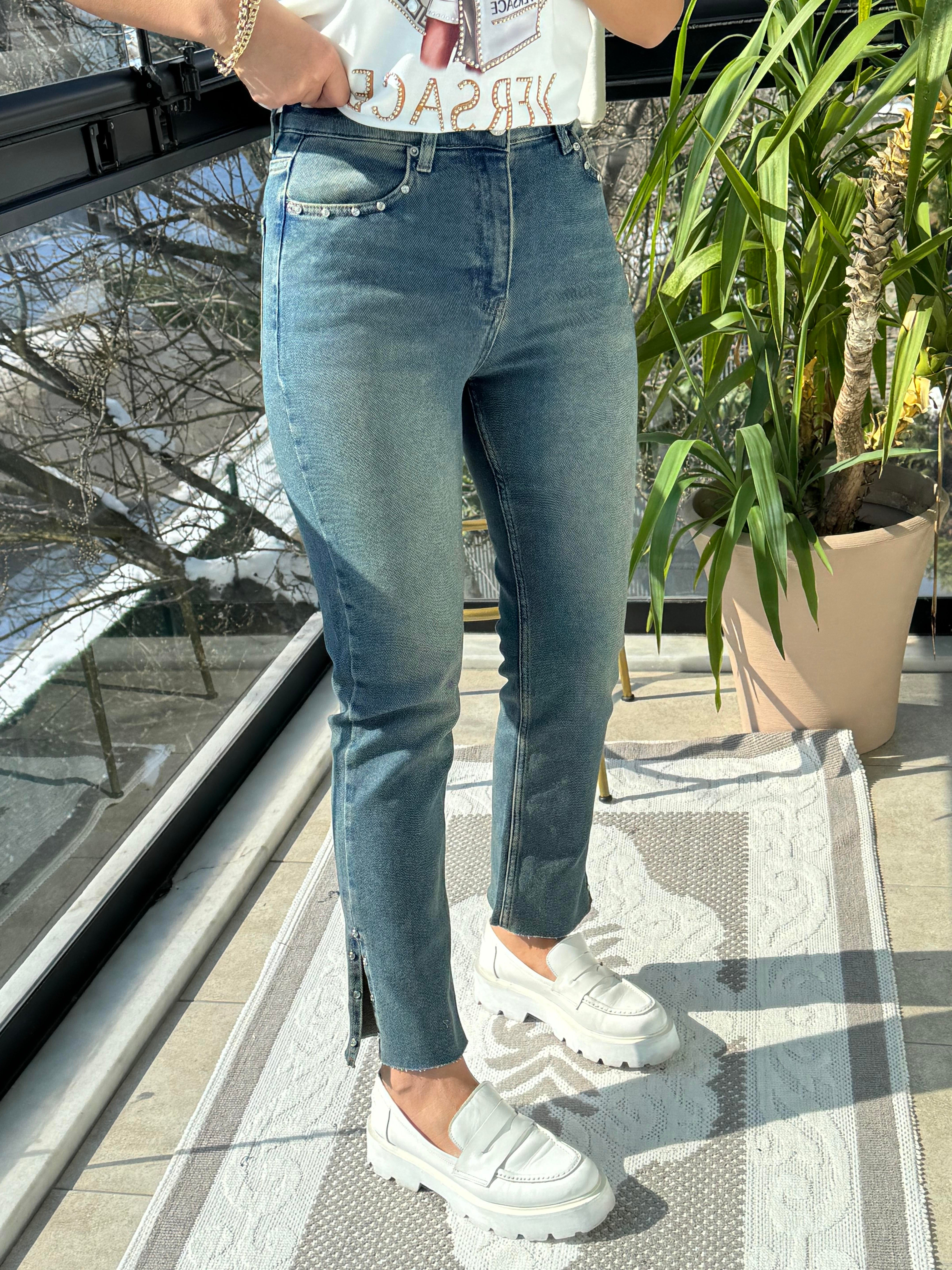  Yanı Yırtmaçlı Taşlı Kesik Paça Jean Yeşil Yıkama