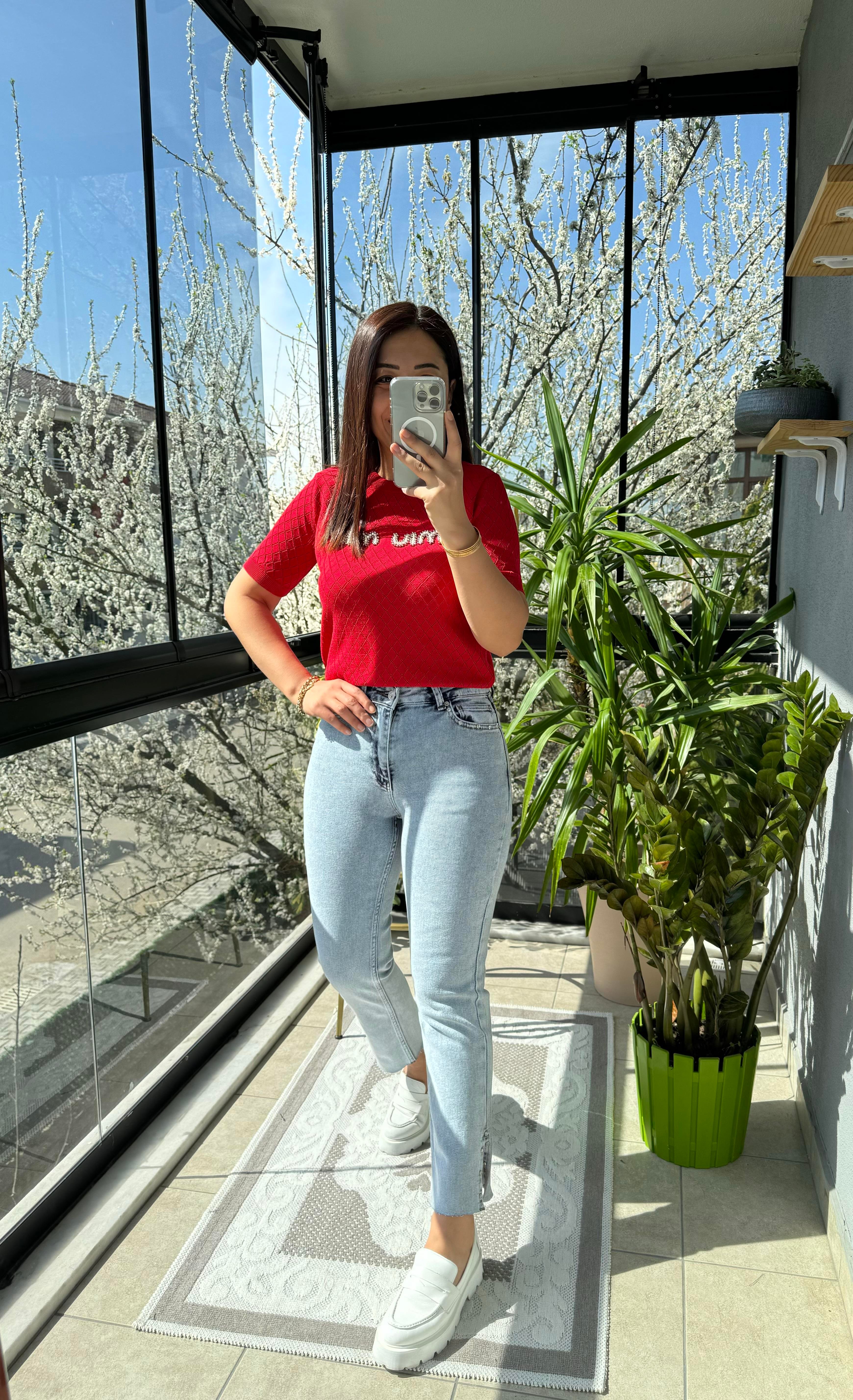  Yanı Yırtmaçlı Taşlı Kesik Paça Jean Kar Yıkama