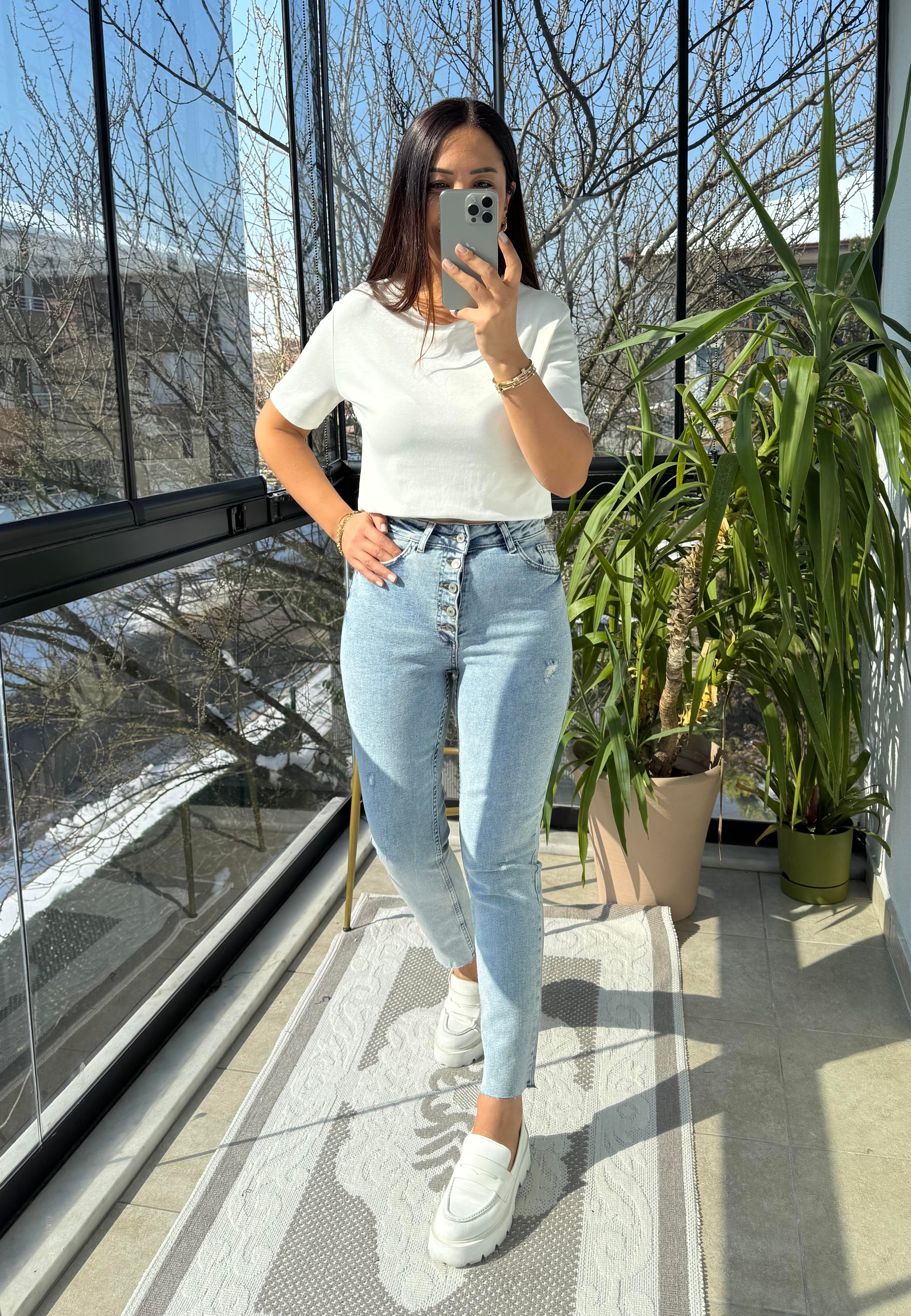 Beş Düğme Premium Kalite Kesik Paça Jean Kar Yıkama