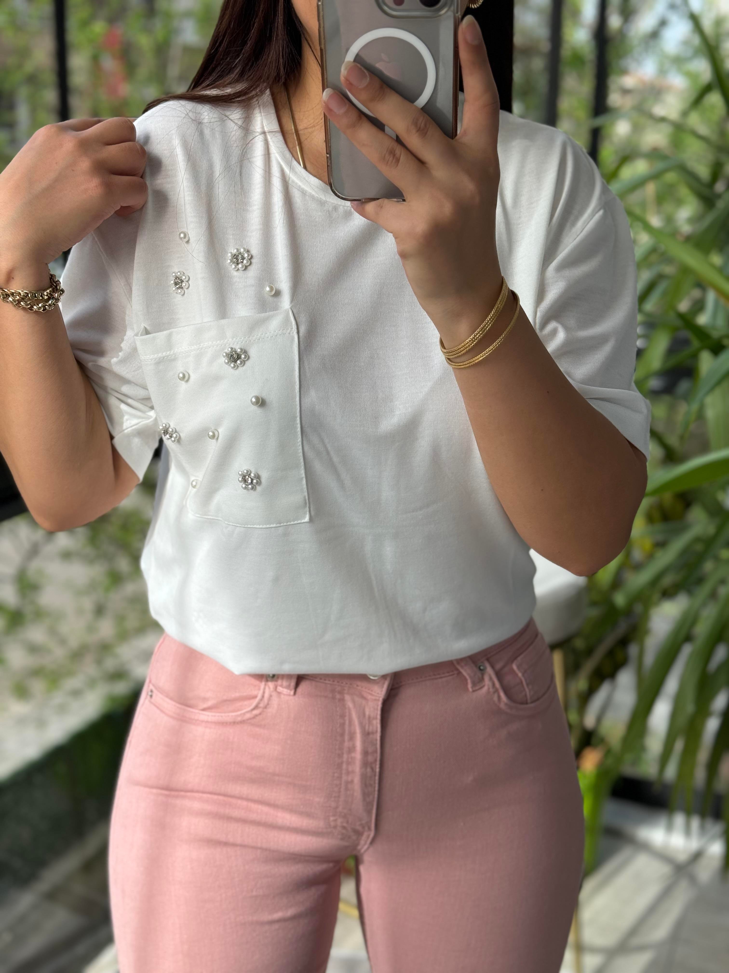 Cepleri İnci Taşlı Tişört Beyaz