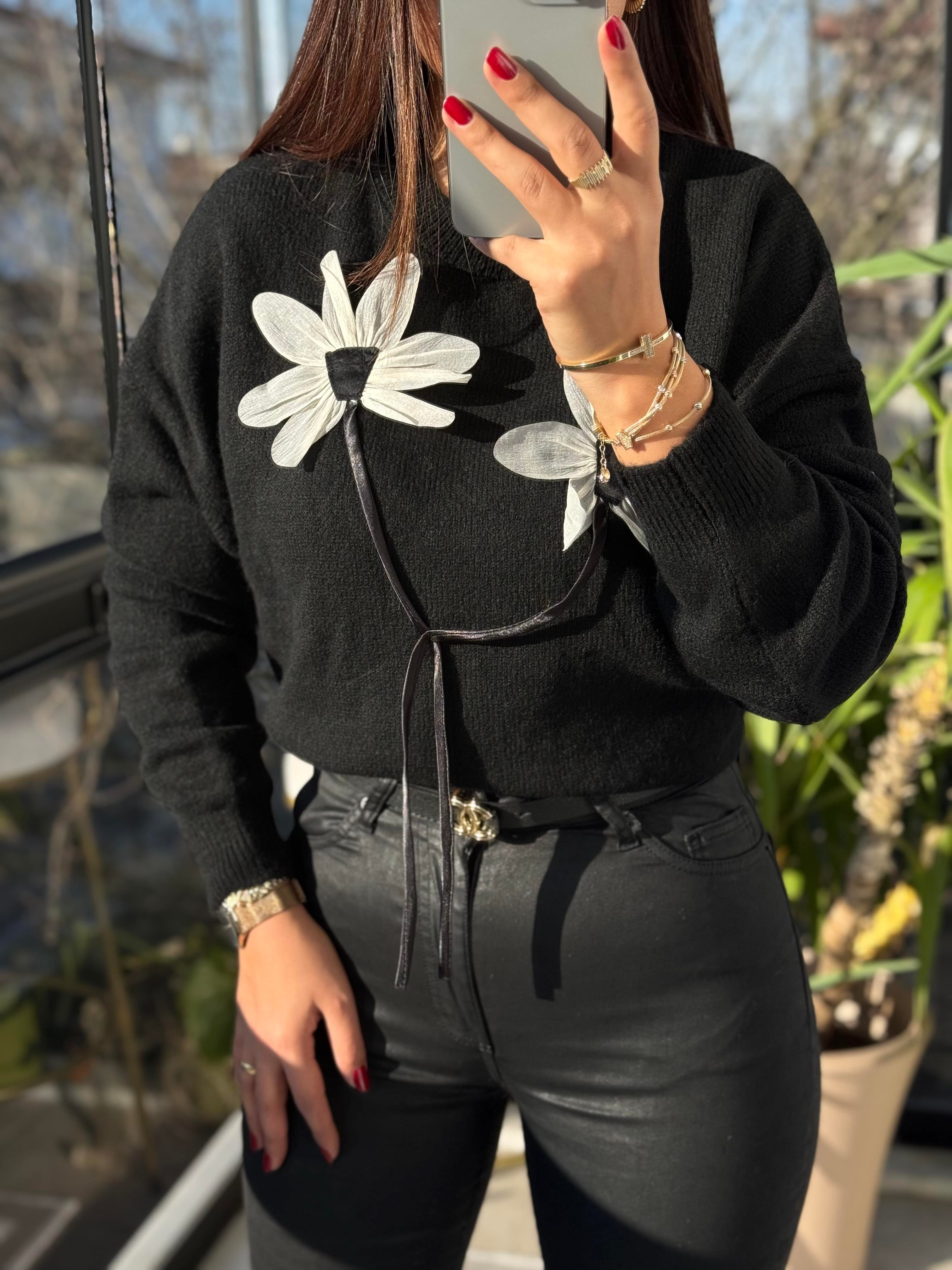 Çiçek Bağlamalı Kazak Siyah