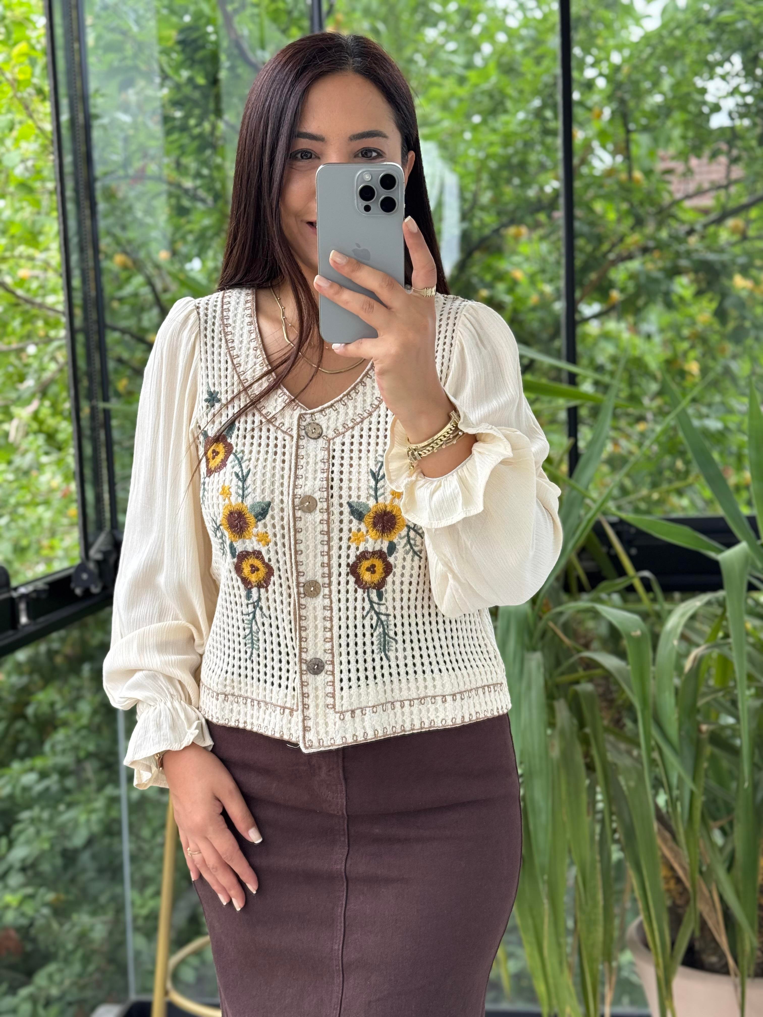 Çiçek İşlemeli Hırka Krem