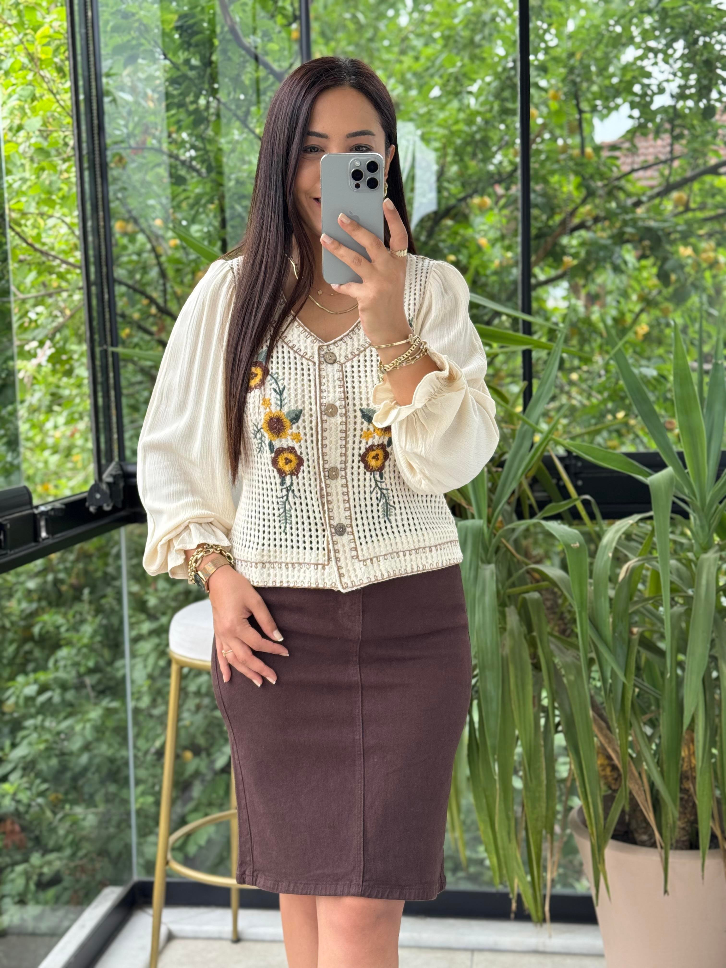 Çiçek İşlemeli Hırka Krem