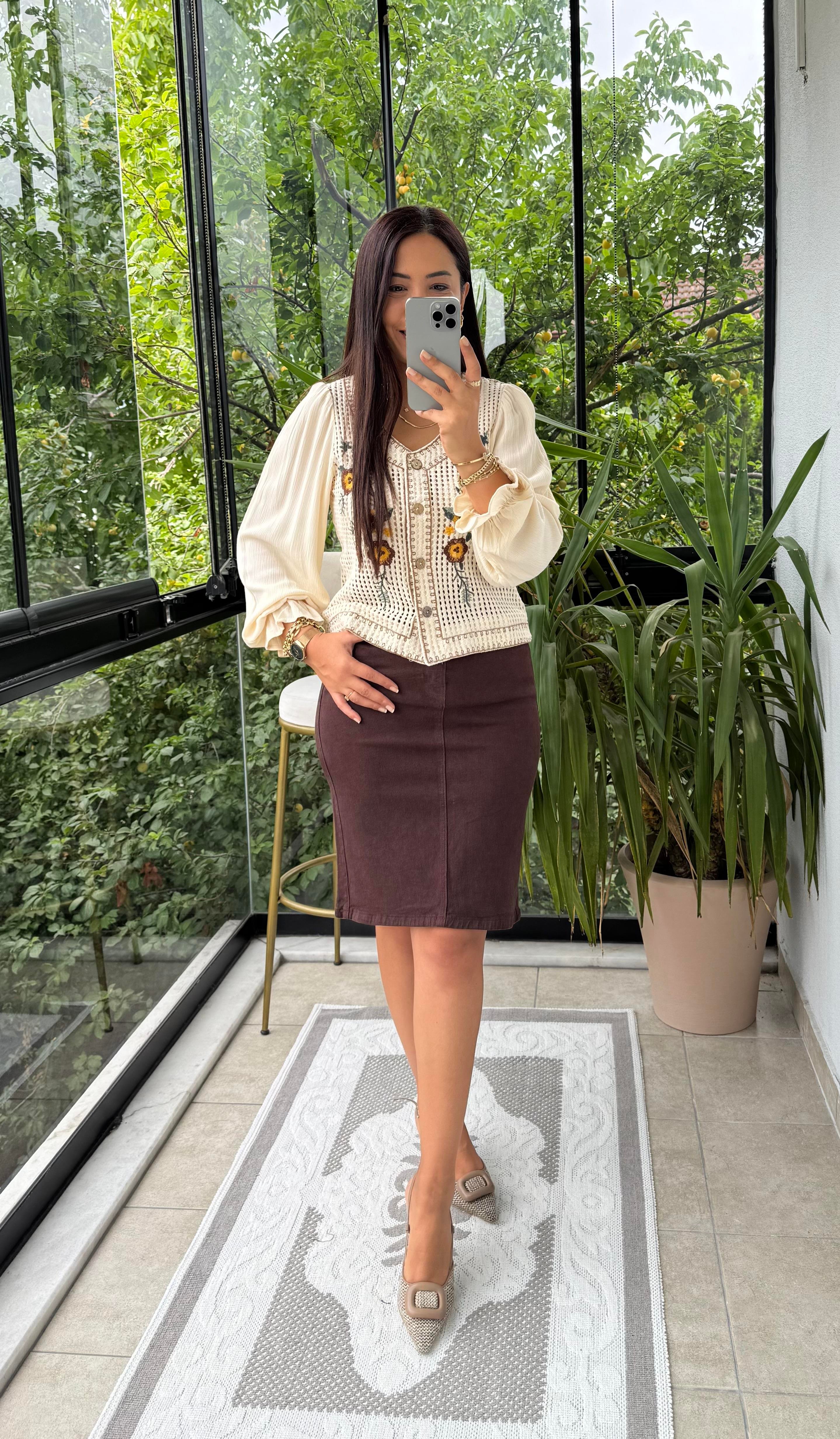 Çiçek İşlemeli Hırka Krem