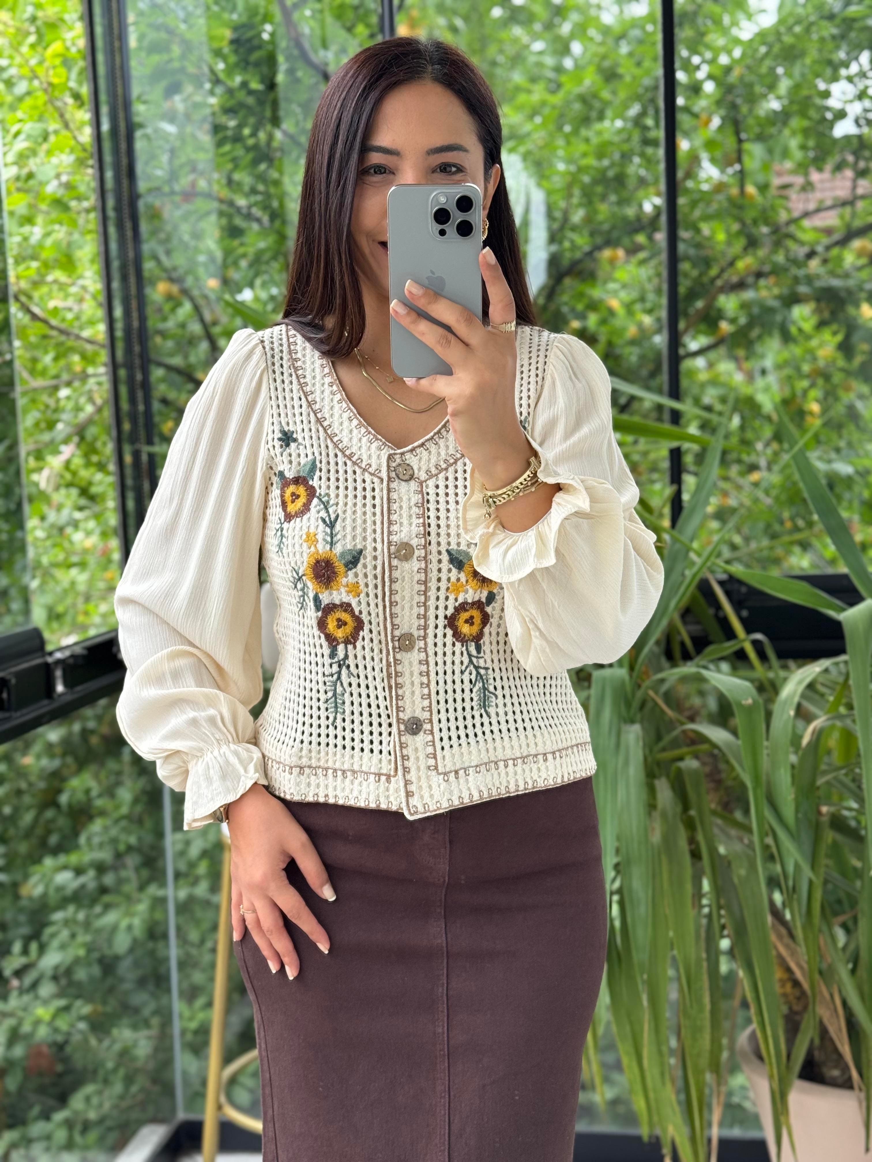 Çiçek İşlemeli Hırka Krem