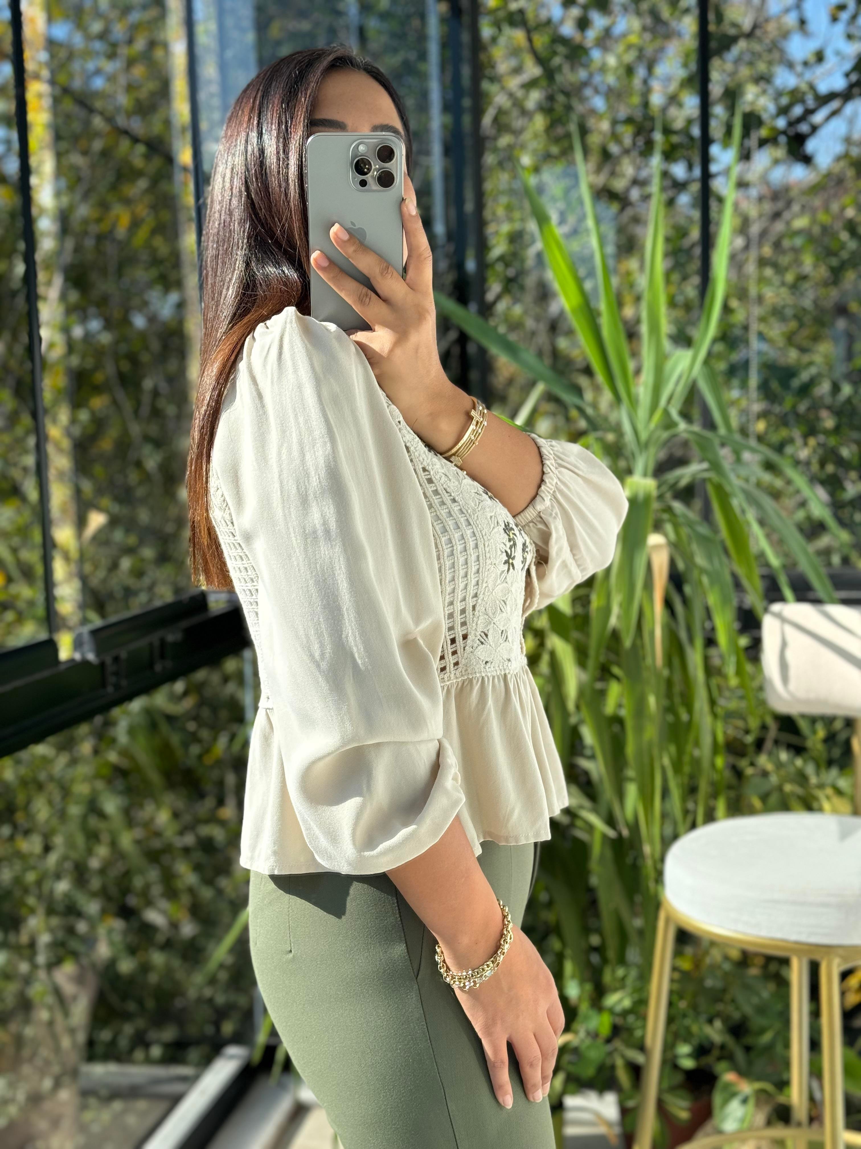 Çiçekli İşlemeli Hırka Bej