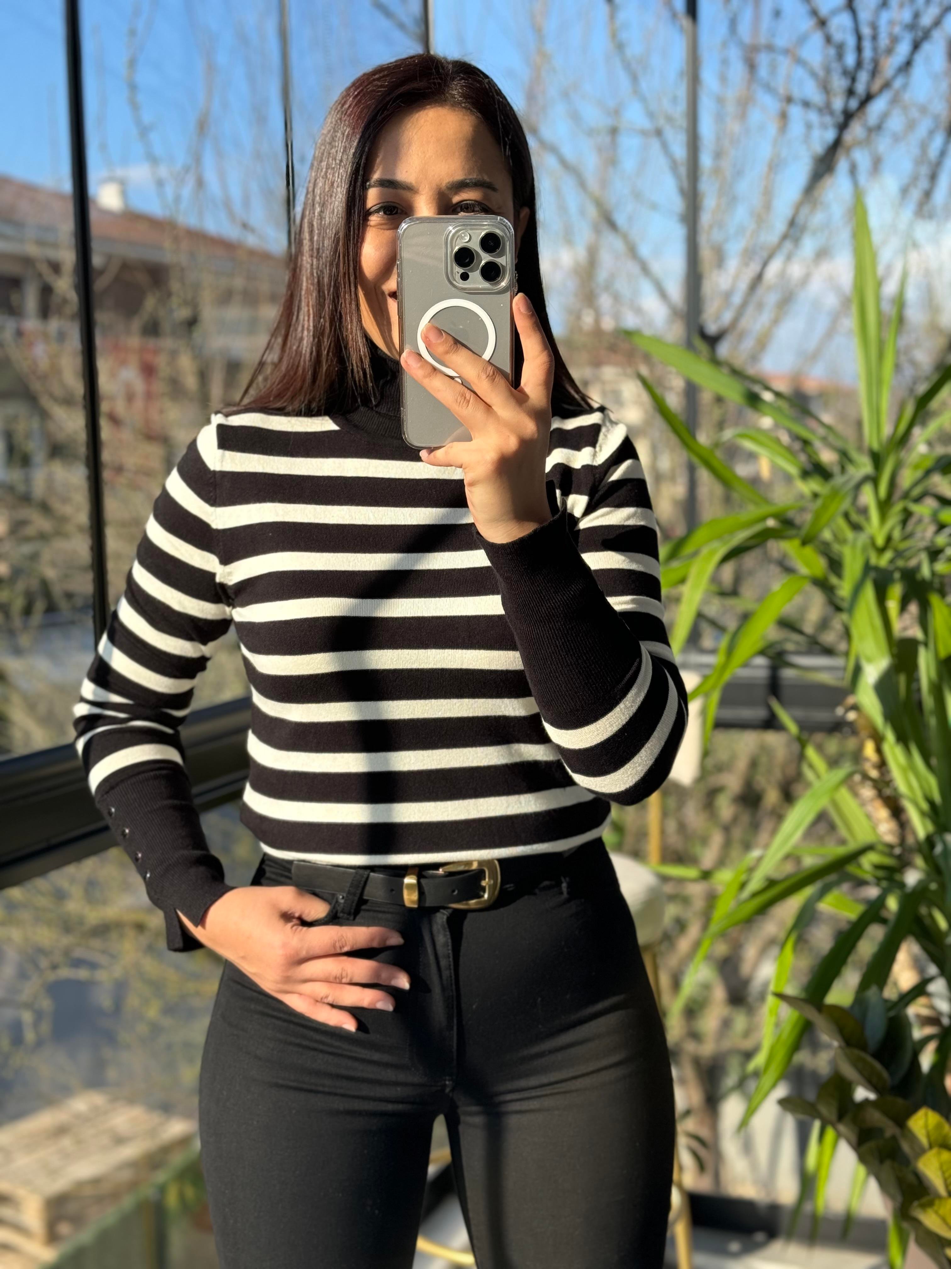 Dilvin Balıkçı Yaka Çizgili Triko Siyah