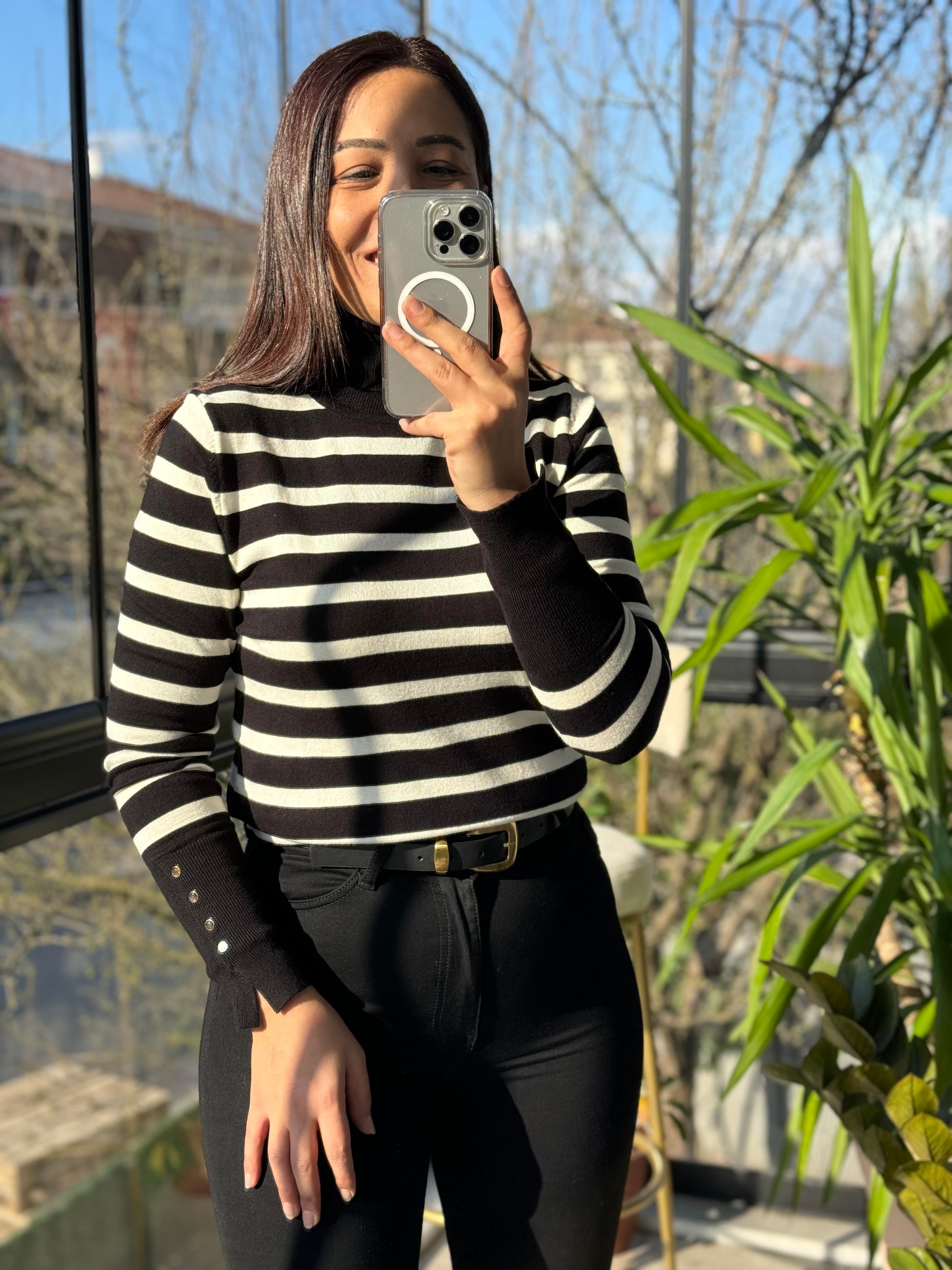 Dilvin Balıkçı Yaka Çizgili Triko Siyah