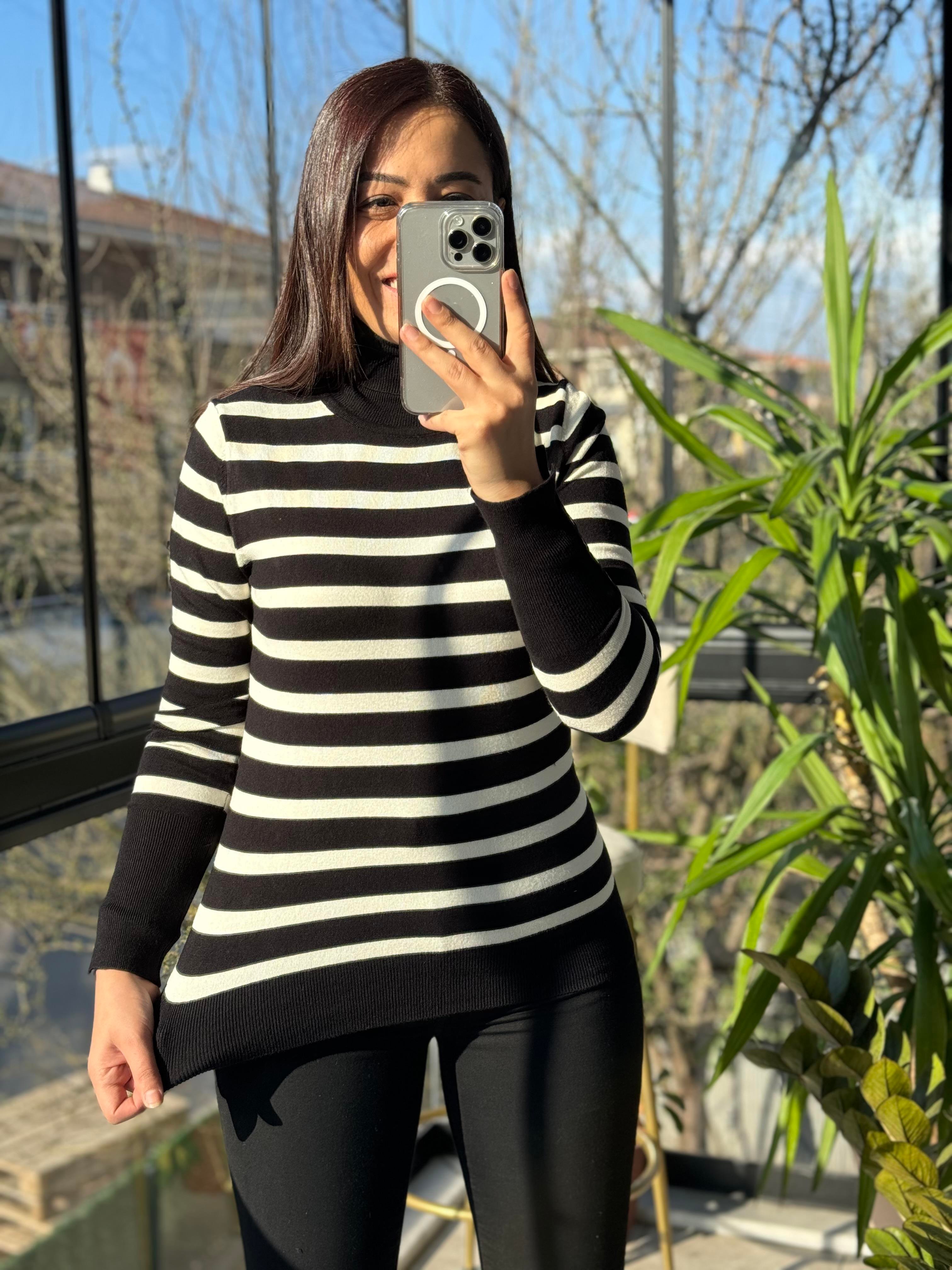 Dilvin Balıkçı Yaka Çizgili Triko Siyah