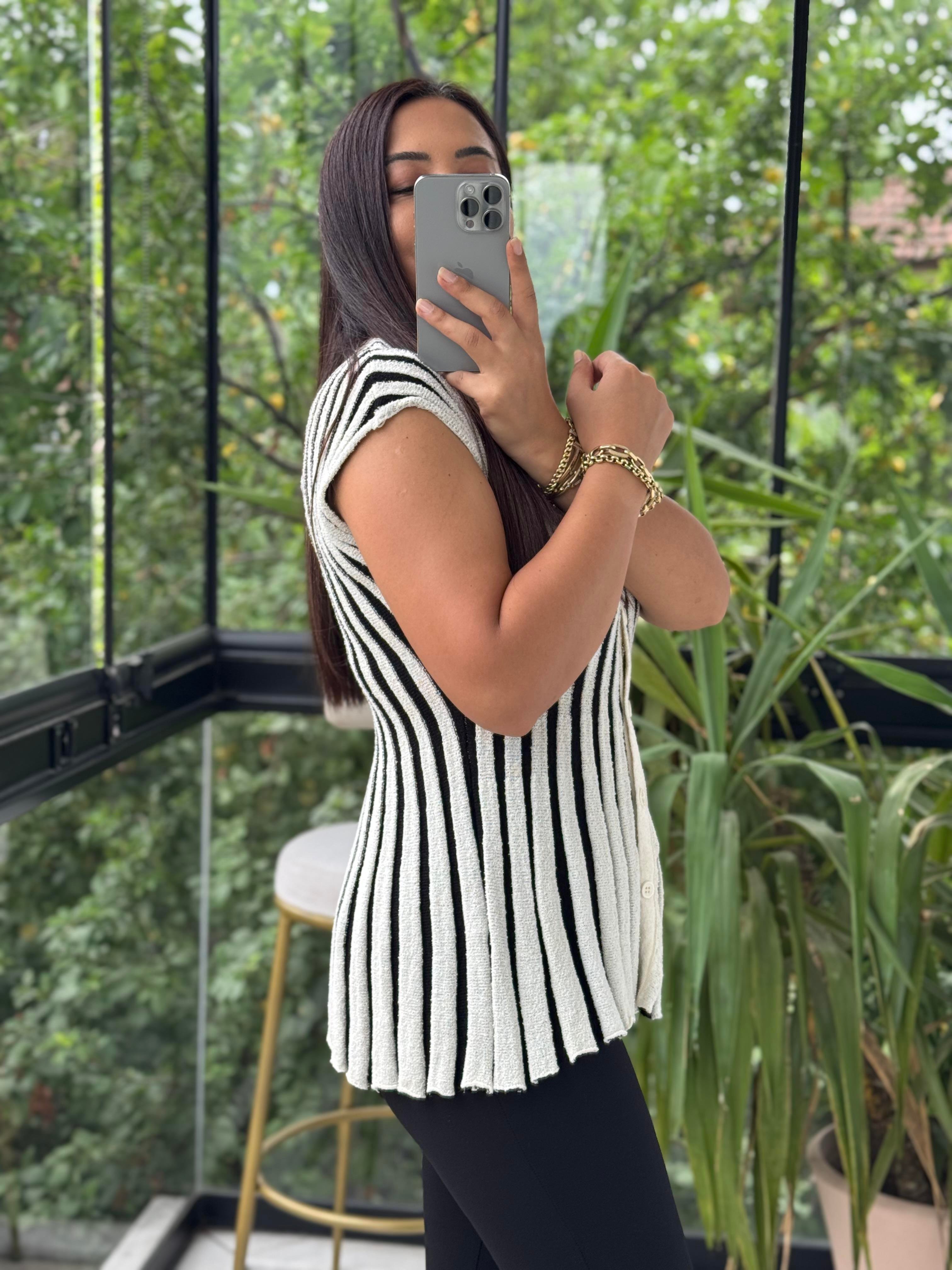 Dilvin Bisiklet Yaka Volanlı Çizgili Yelek Ekru