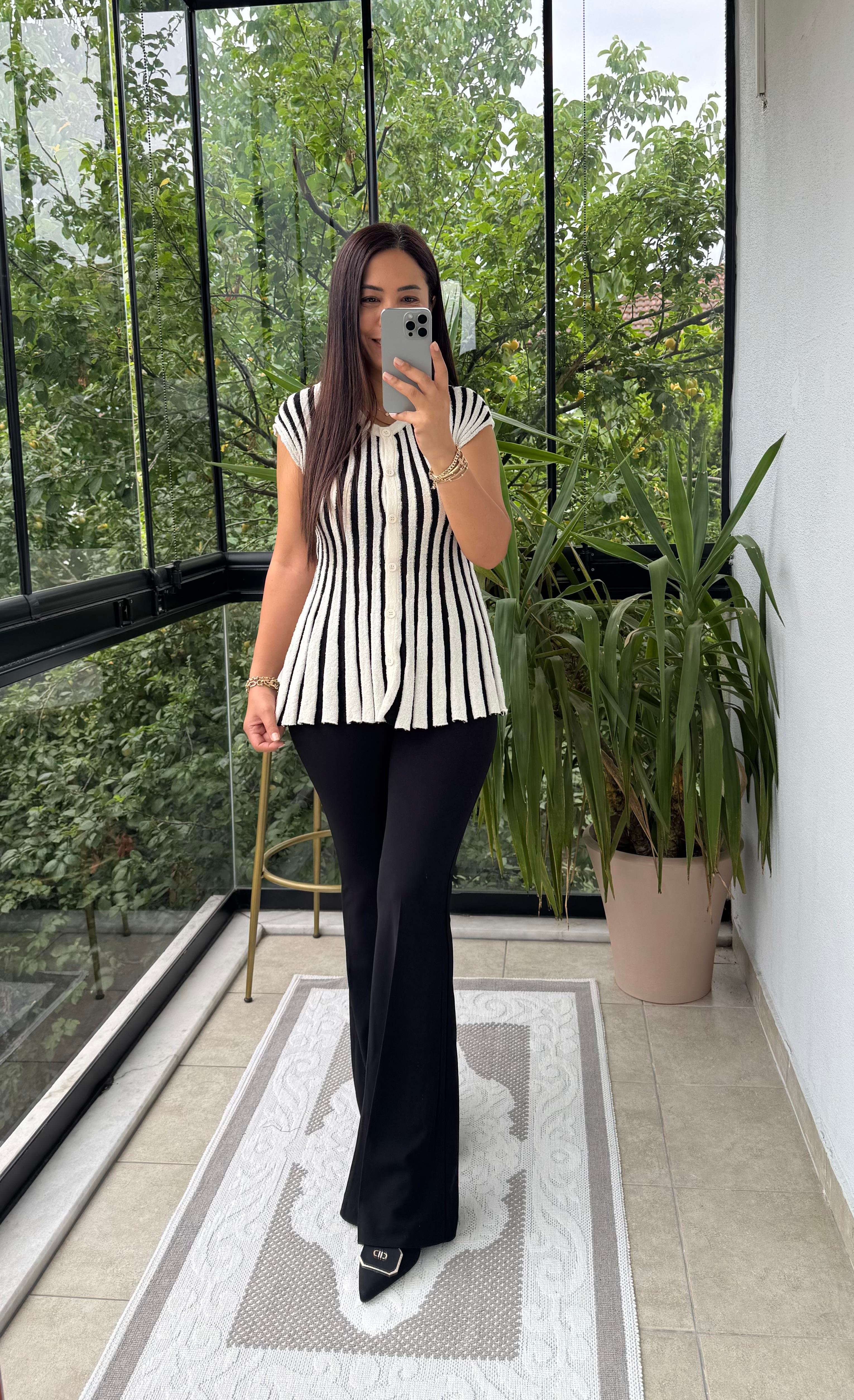 Dilvin Bisiklet Yaka Volanlı Çizgili Yelek Ekru