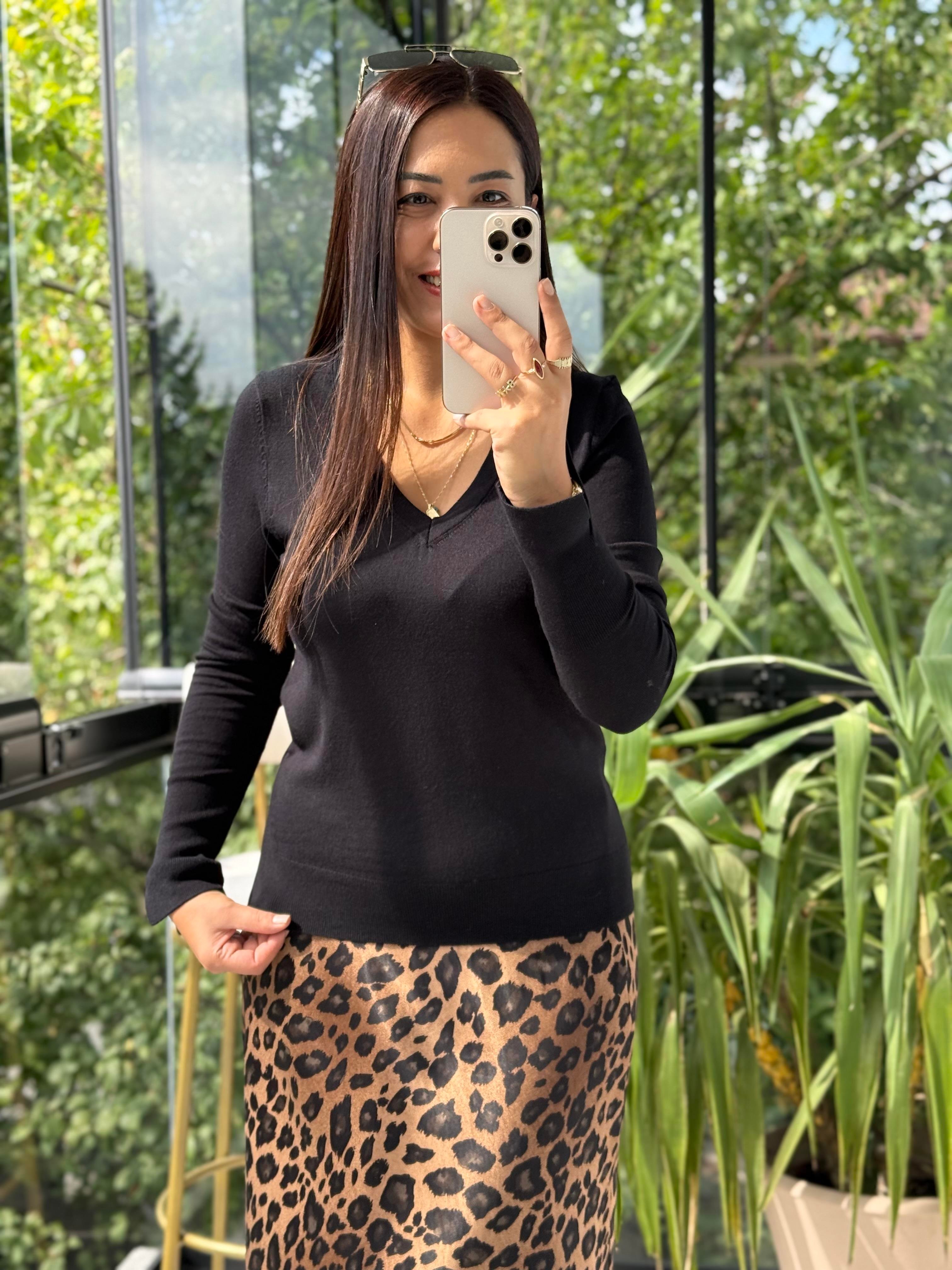 Dilvin V Yaka Kolu Yırtmaçlı Kazak Siyah