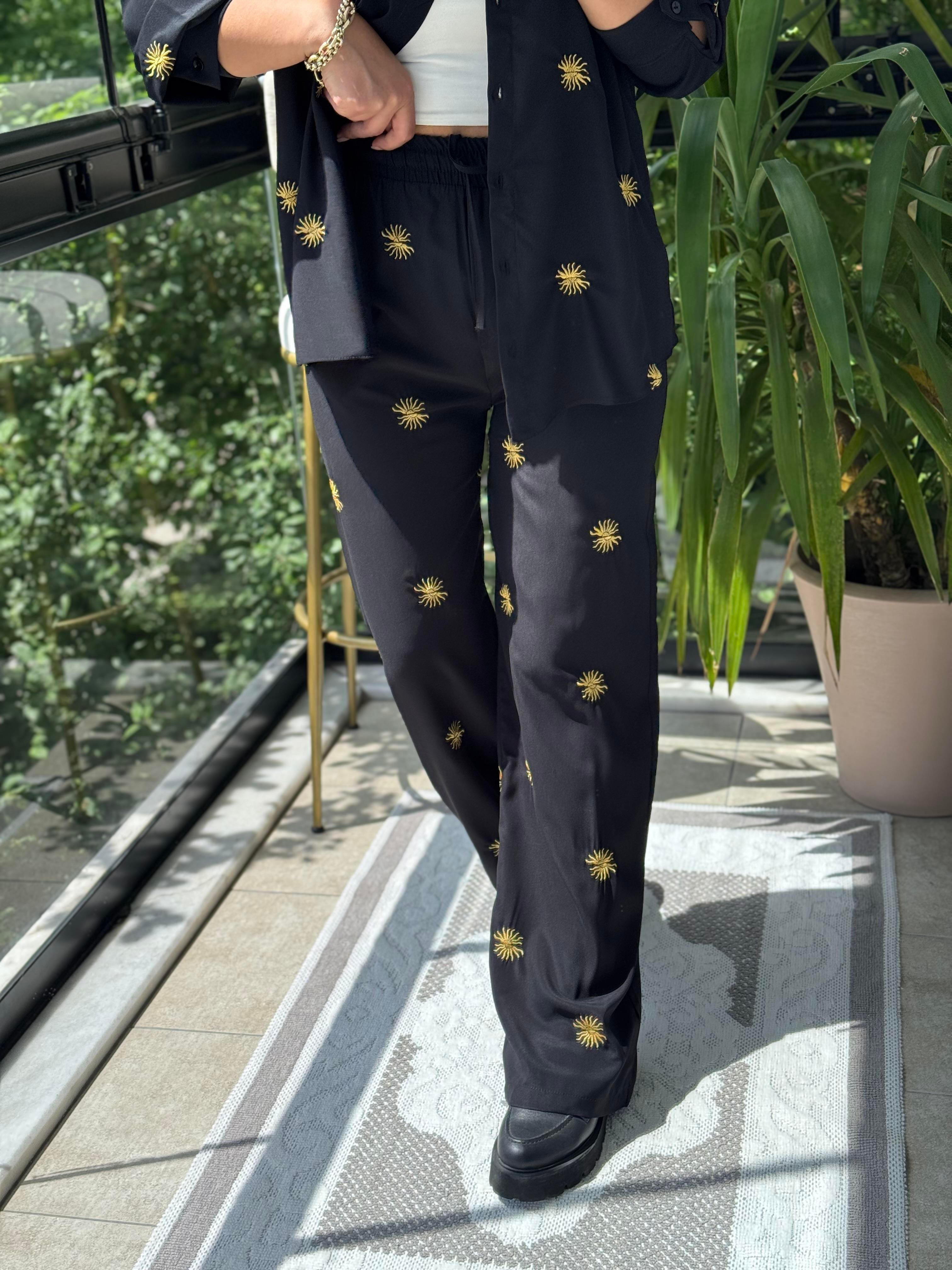 Gökyüzü Nakışlı Takım Siyah