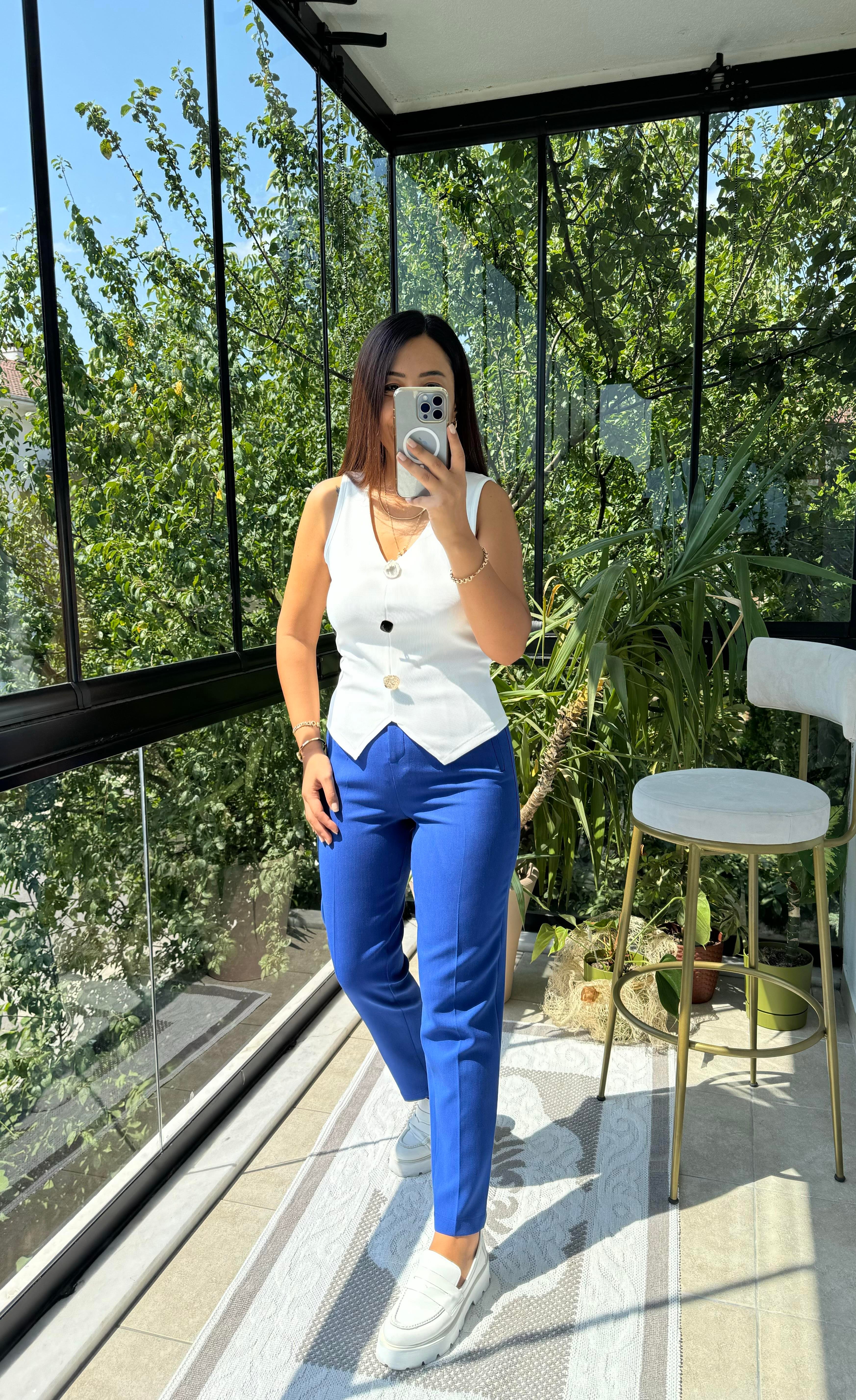 Gold Düğmeli Yelek Beyaz