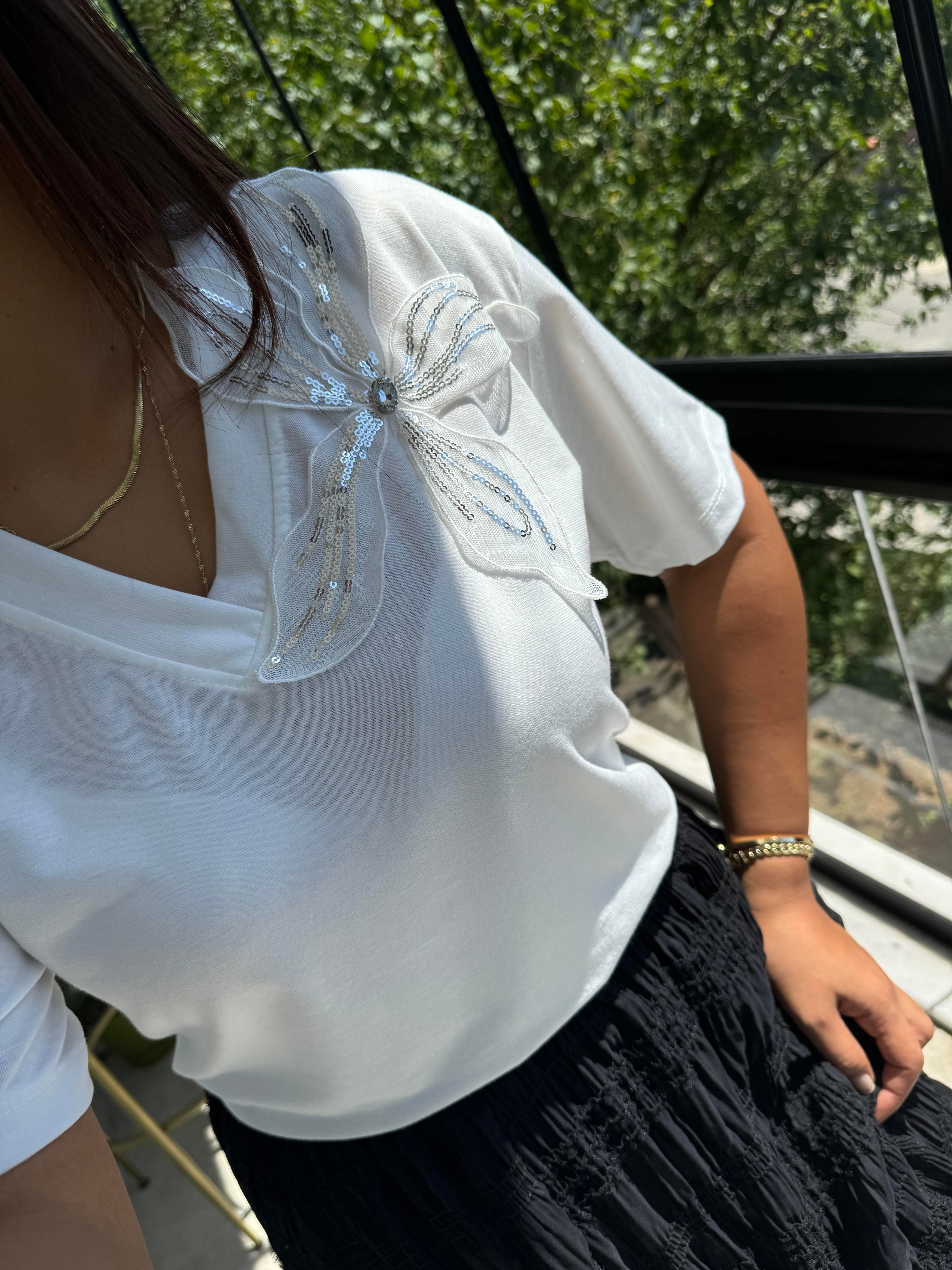 Gül Detaylı Tişört Beyaz