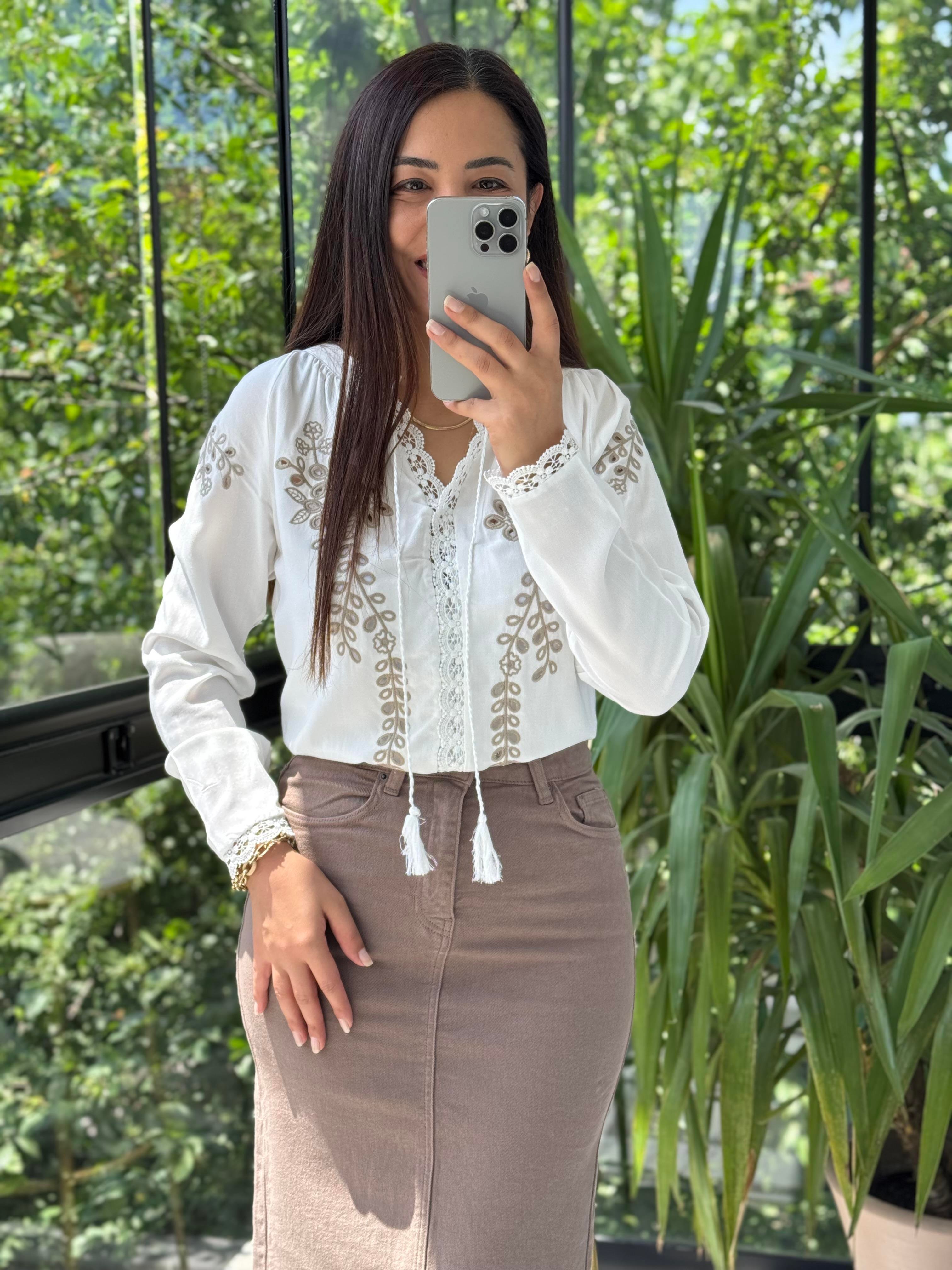 Güpürlü Nakışlı Bluz Vizon