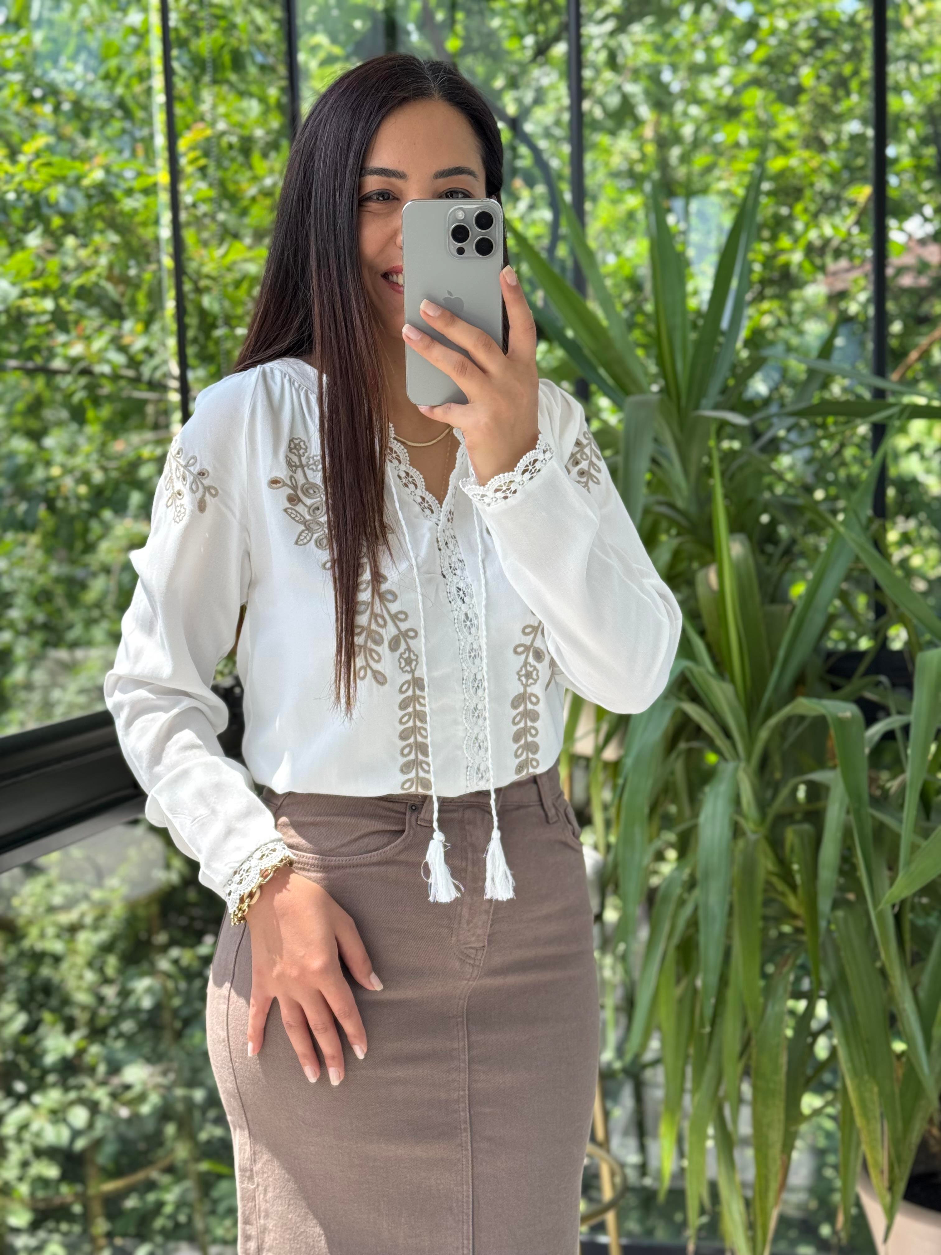 Güpürlü Nakışlı Bluz Vizon