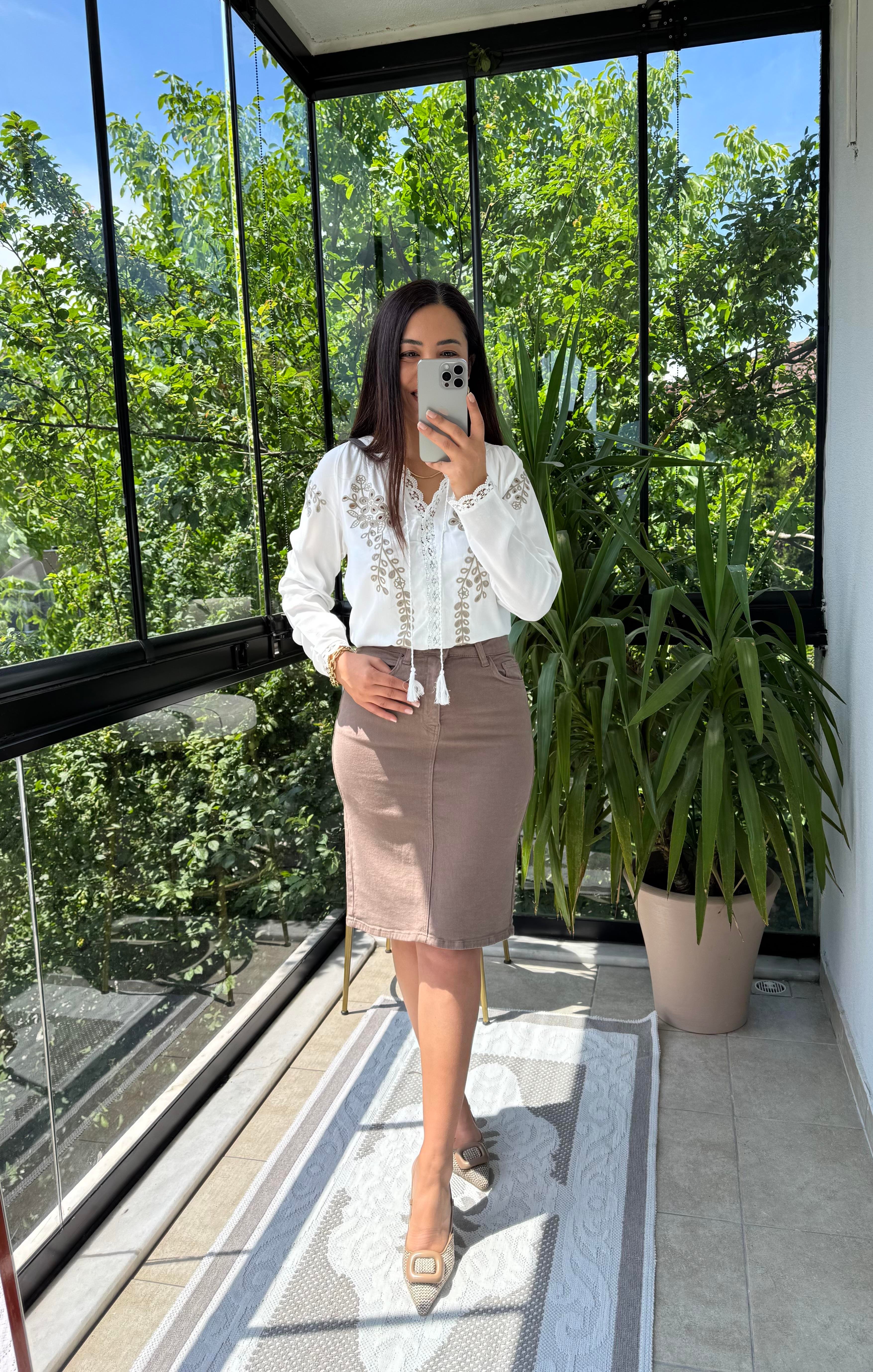 Güpürlü Nakışlı Bluz Vizon