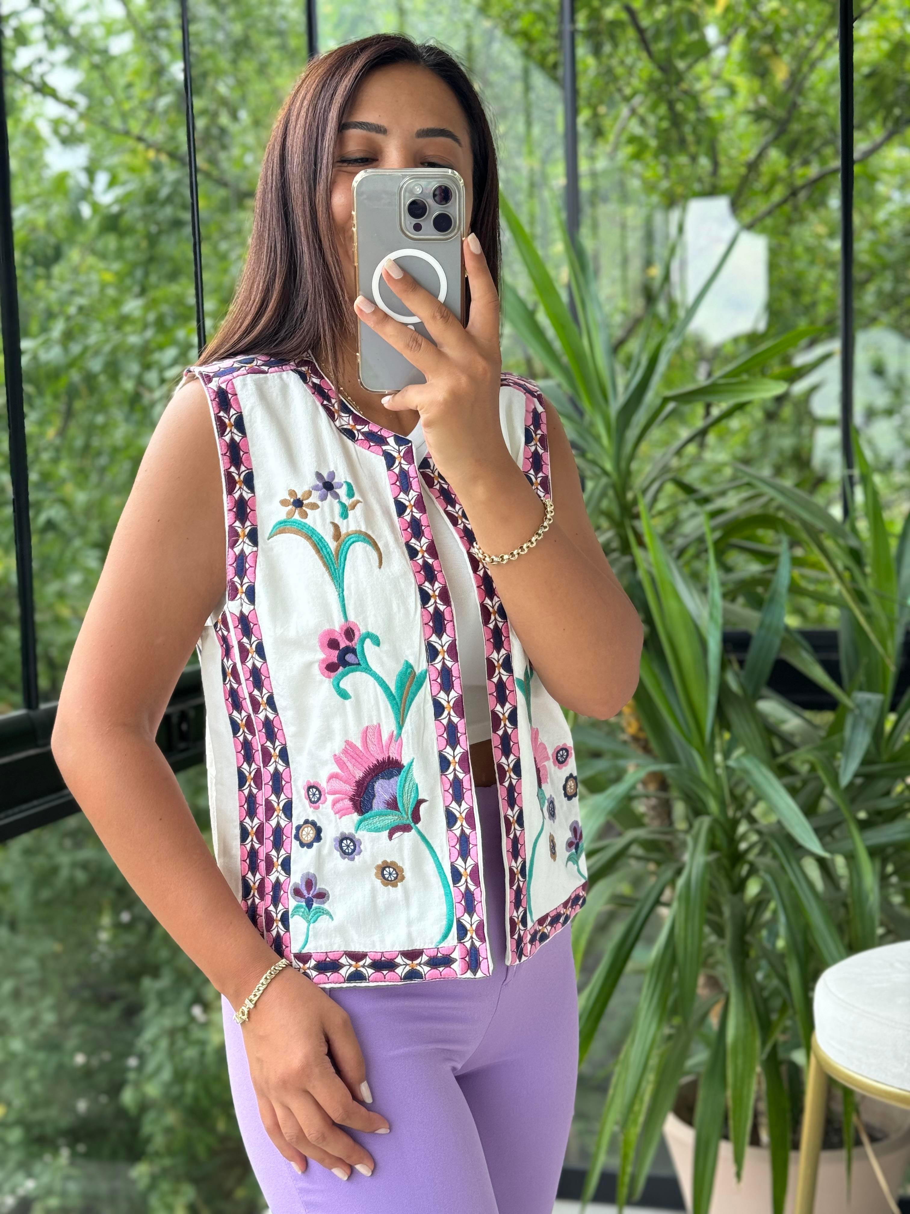 İşlemeli Yelek Pembe