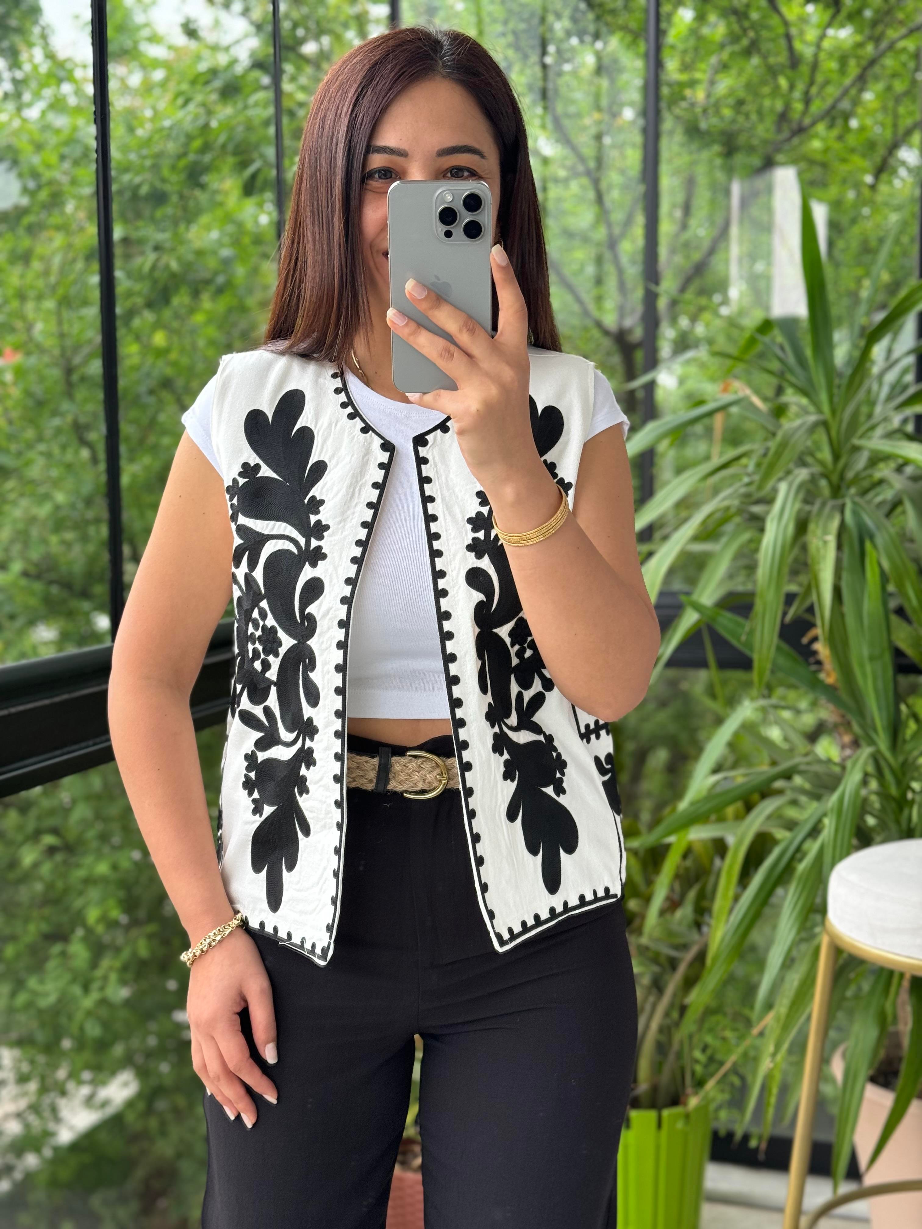 İşlemeli Yelek Siyah