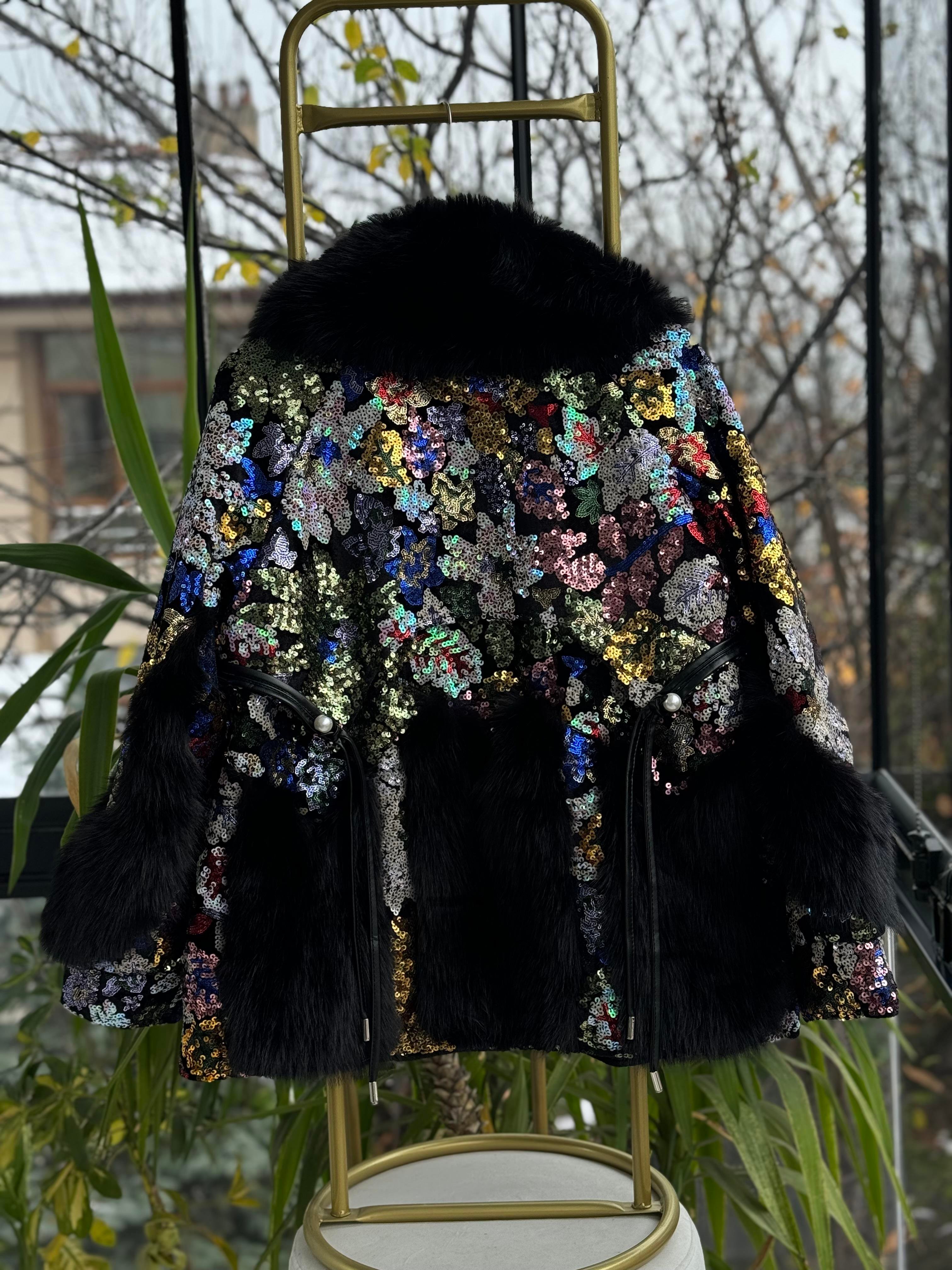 İthal Deri Bağlama Detaylı Renkli Payetli Kürk Siyah