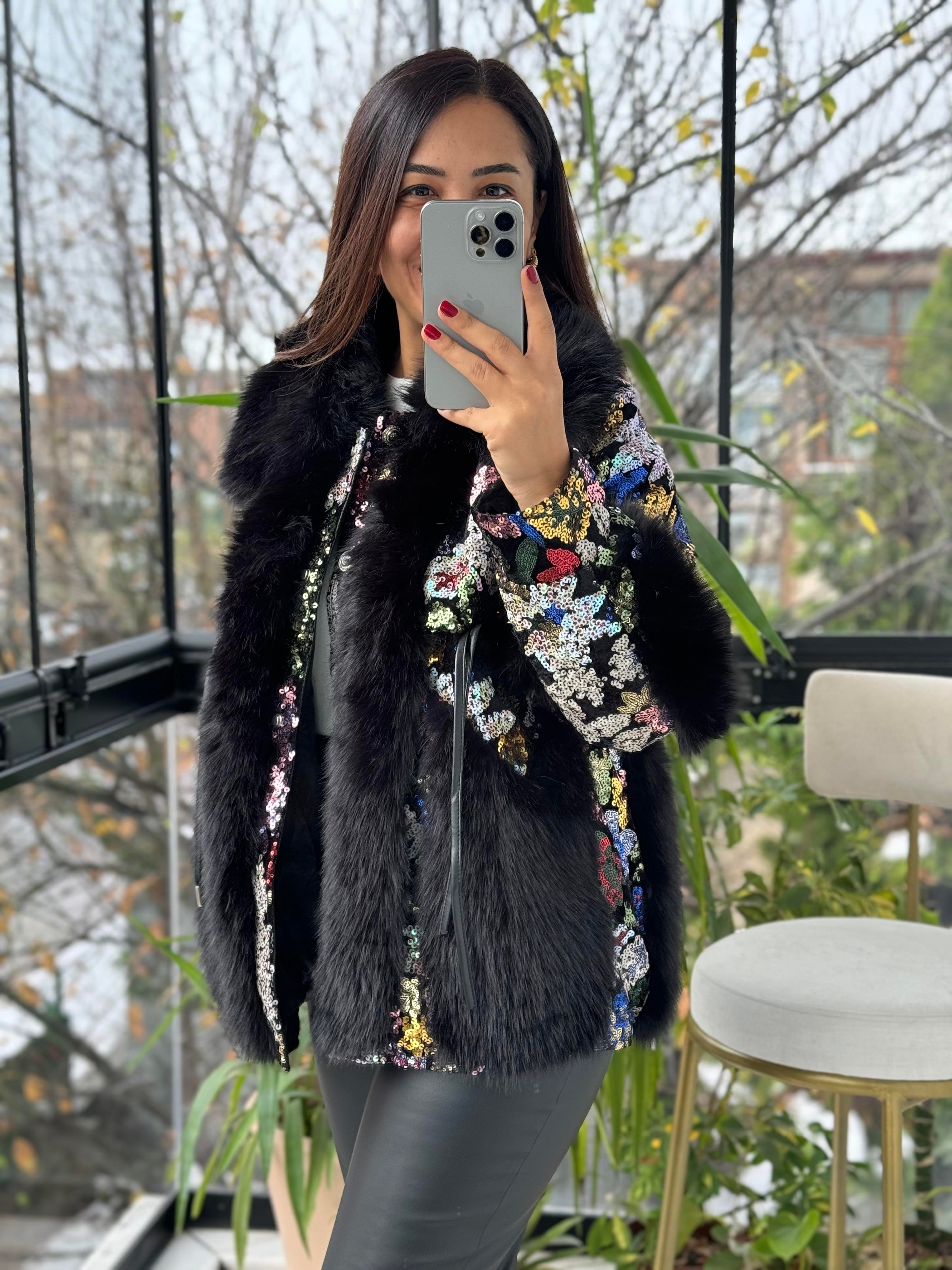 İthal Deri Bağlama Detaylı Renkli Payetli Kürk Siyah