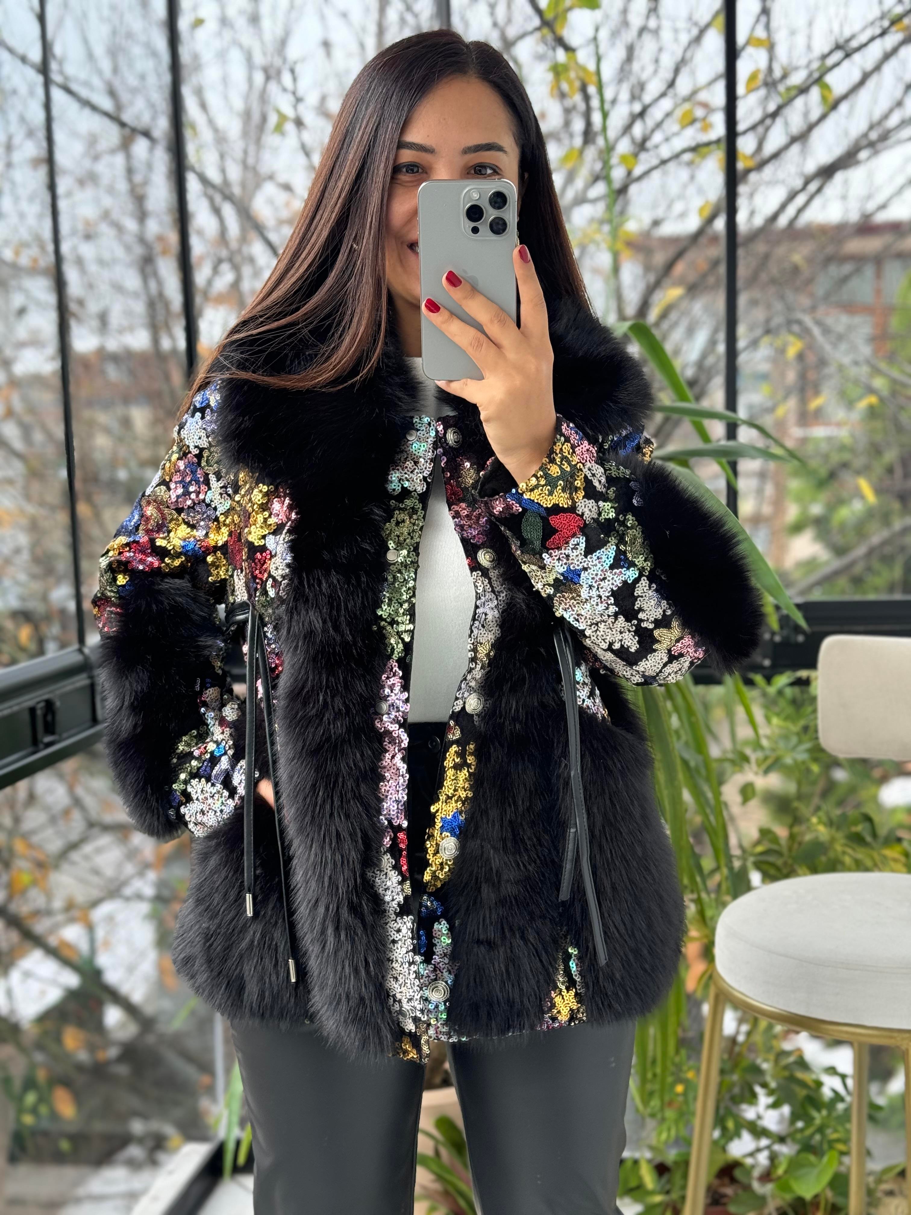 İthal Deri Bağlama Detaylı Renkli Payetli Kürk Siyah