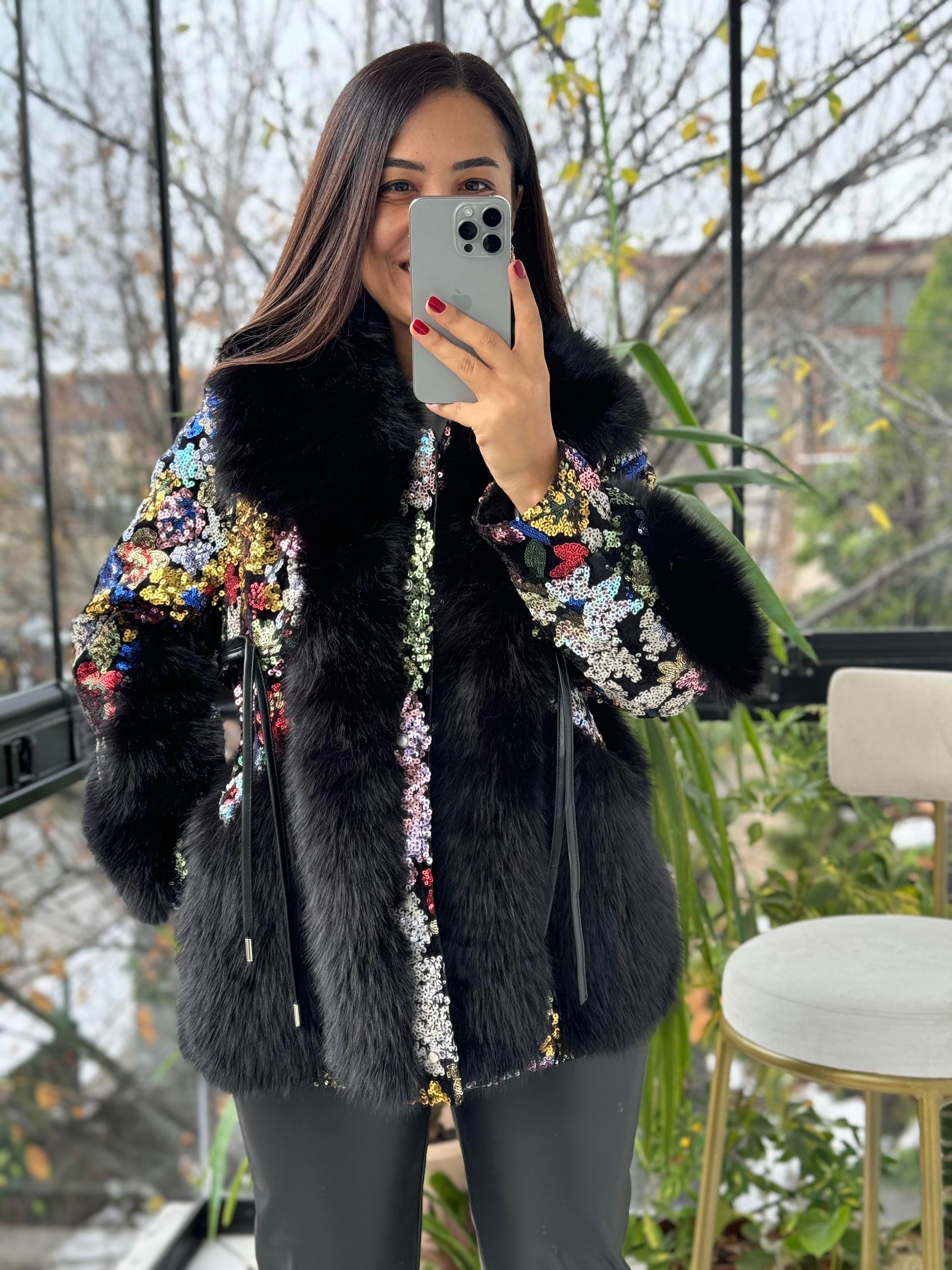 İthal Deri Bağlama Detaylı Renkli Payetli Kürk Siyah