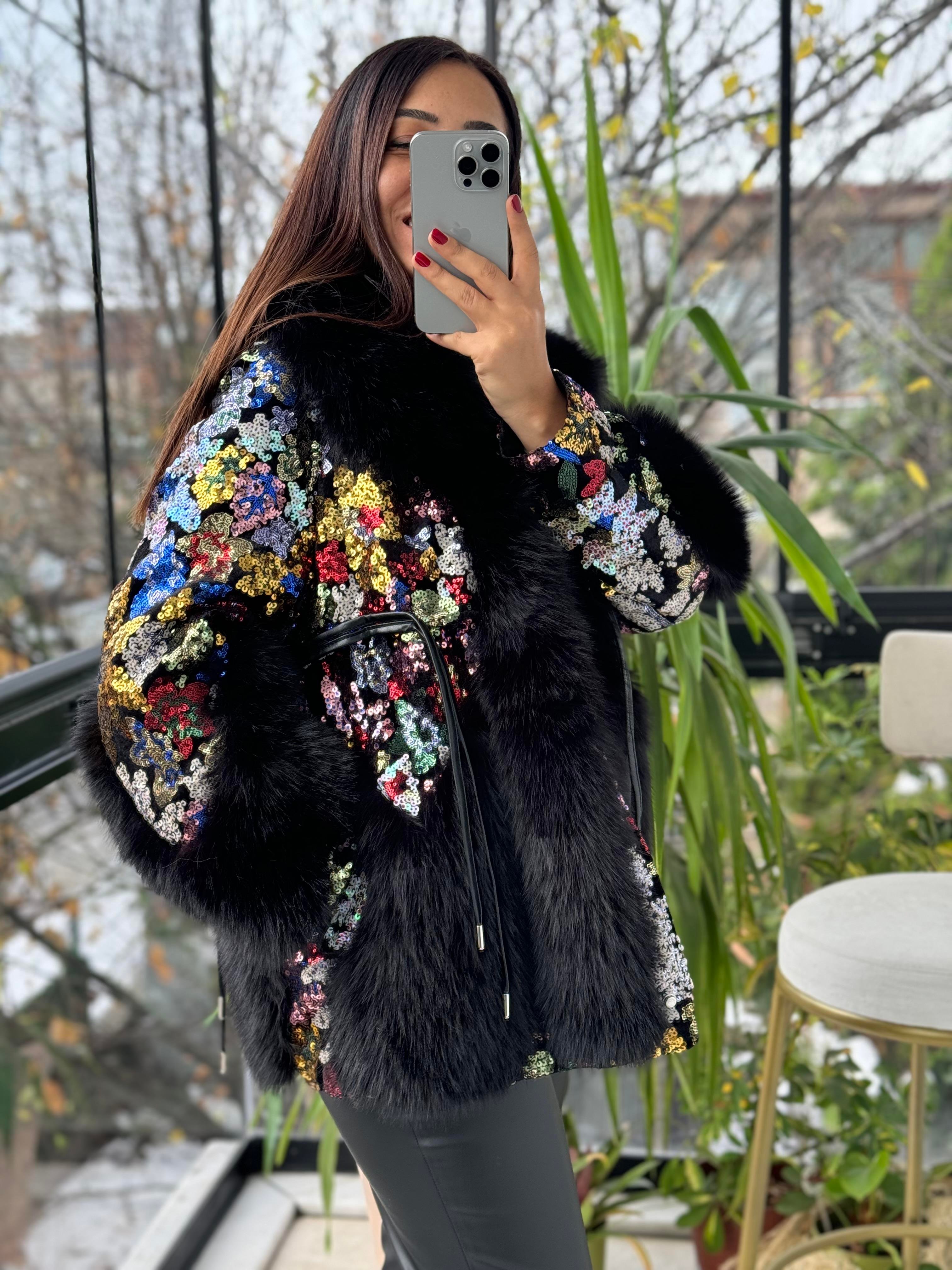 İthal Deri Bağlama Detaylı Renkli Payetli Kürk Siyah