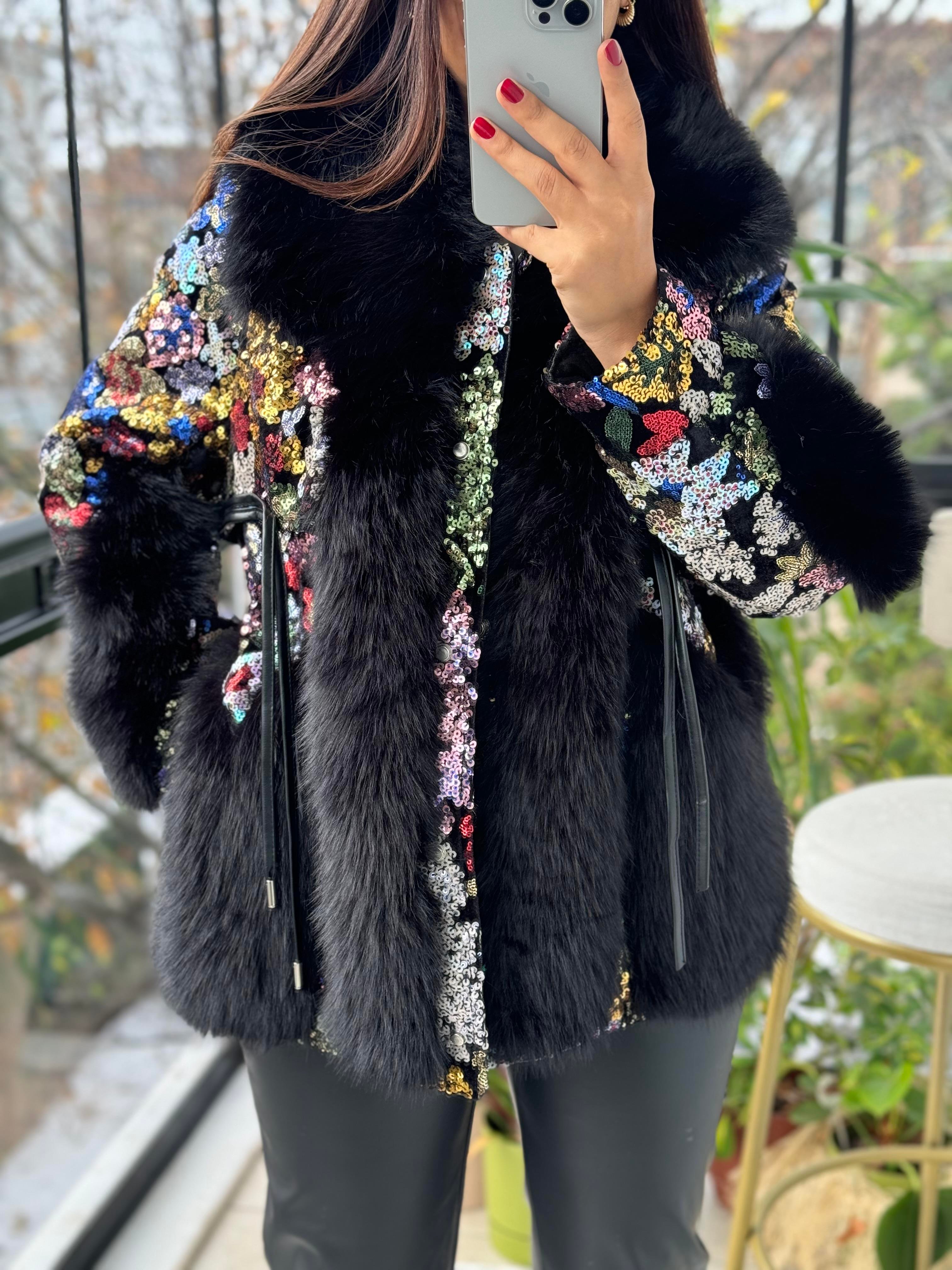 İthal Deri Bağlama Detaylı Renkli Payetli Kürk Siyah