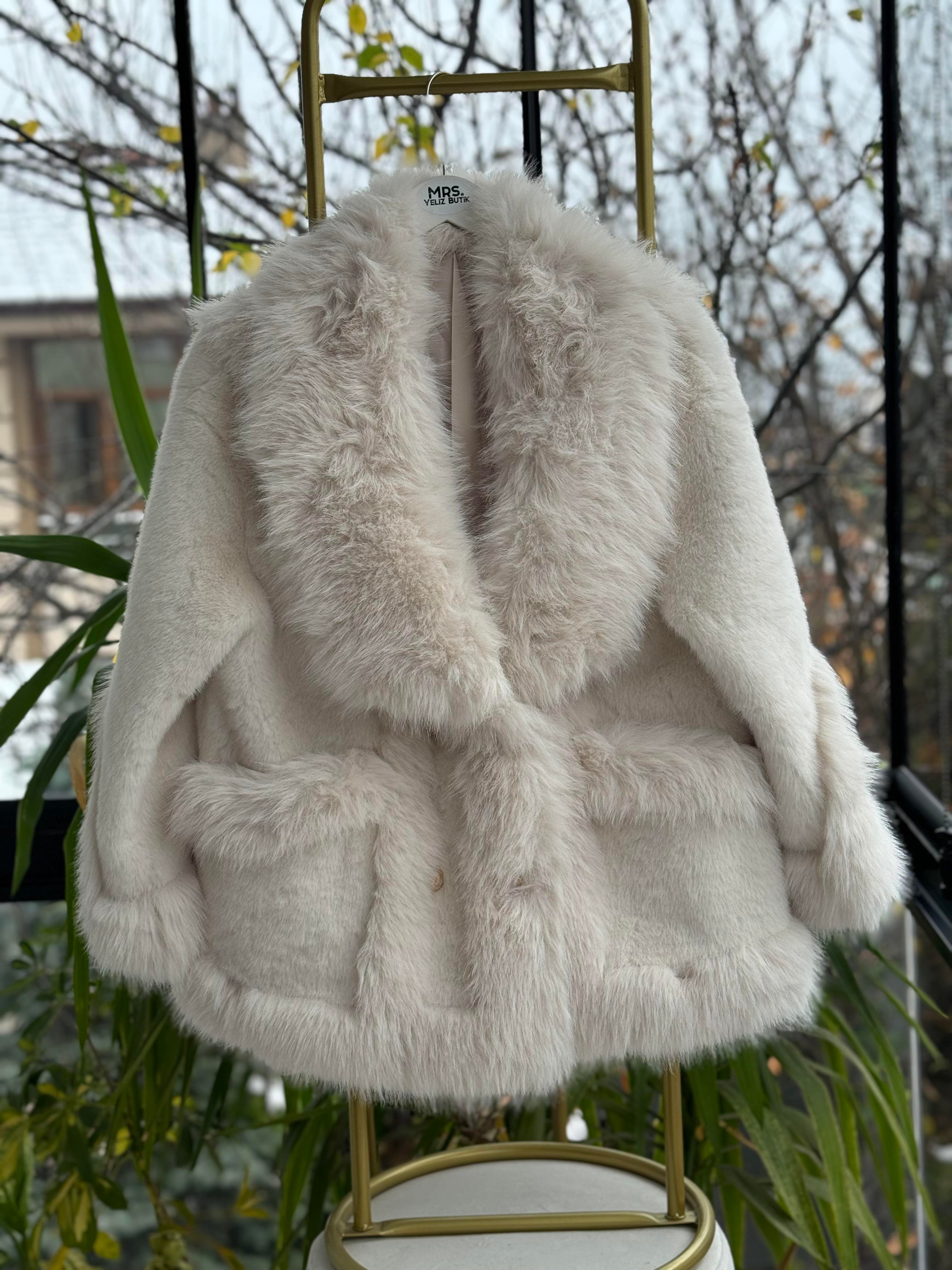 İthal Önü Cepli Kürk Mont Ekru