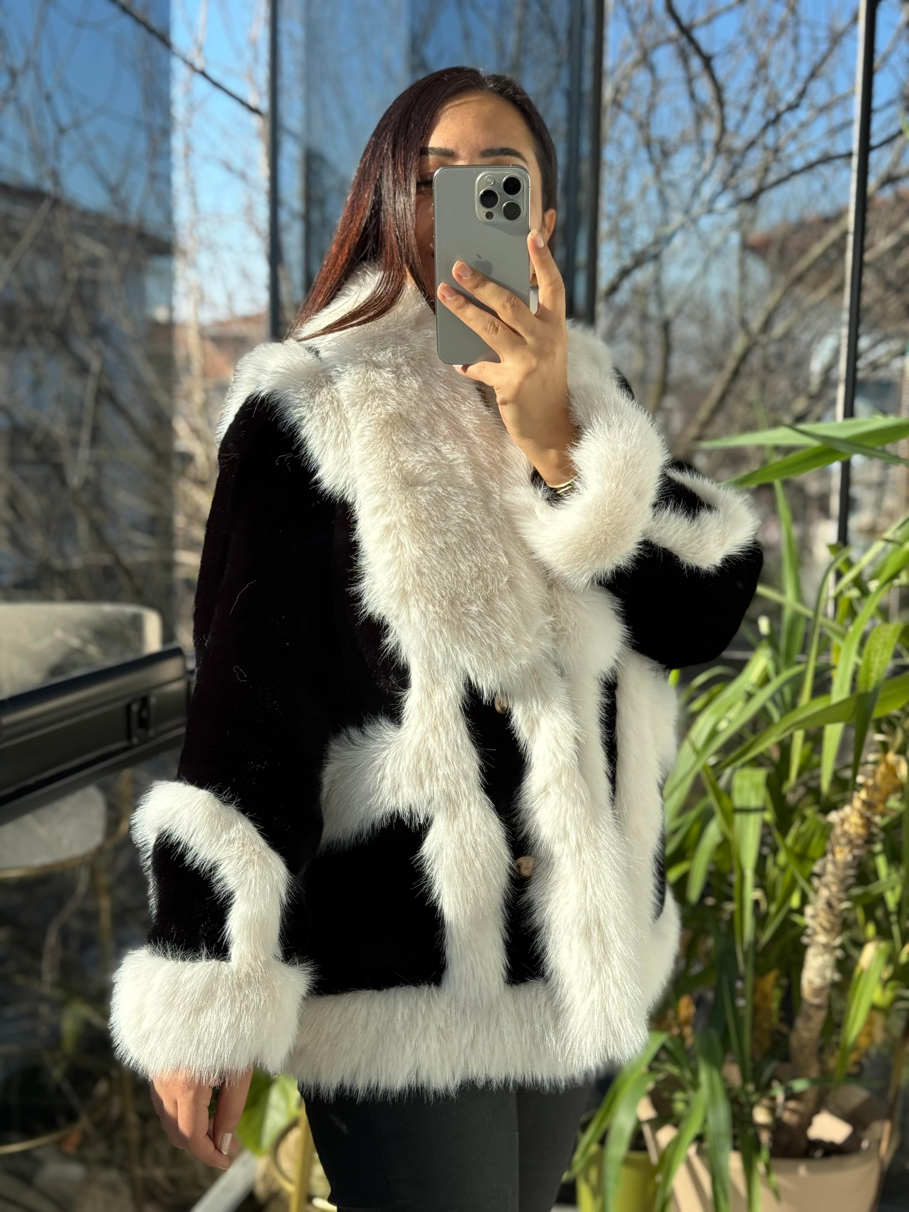 İthal Önü Cepli Kürk Mont Siyah-Beyaz